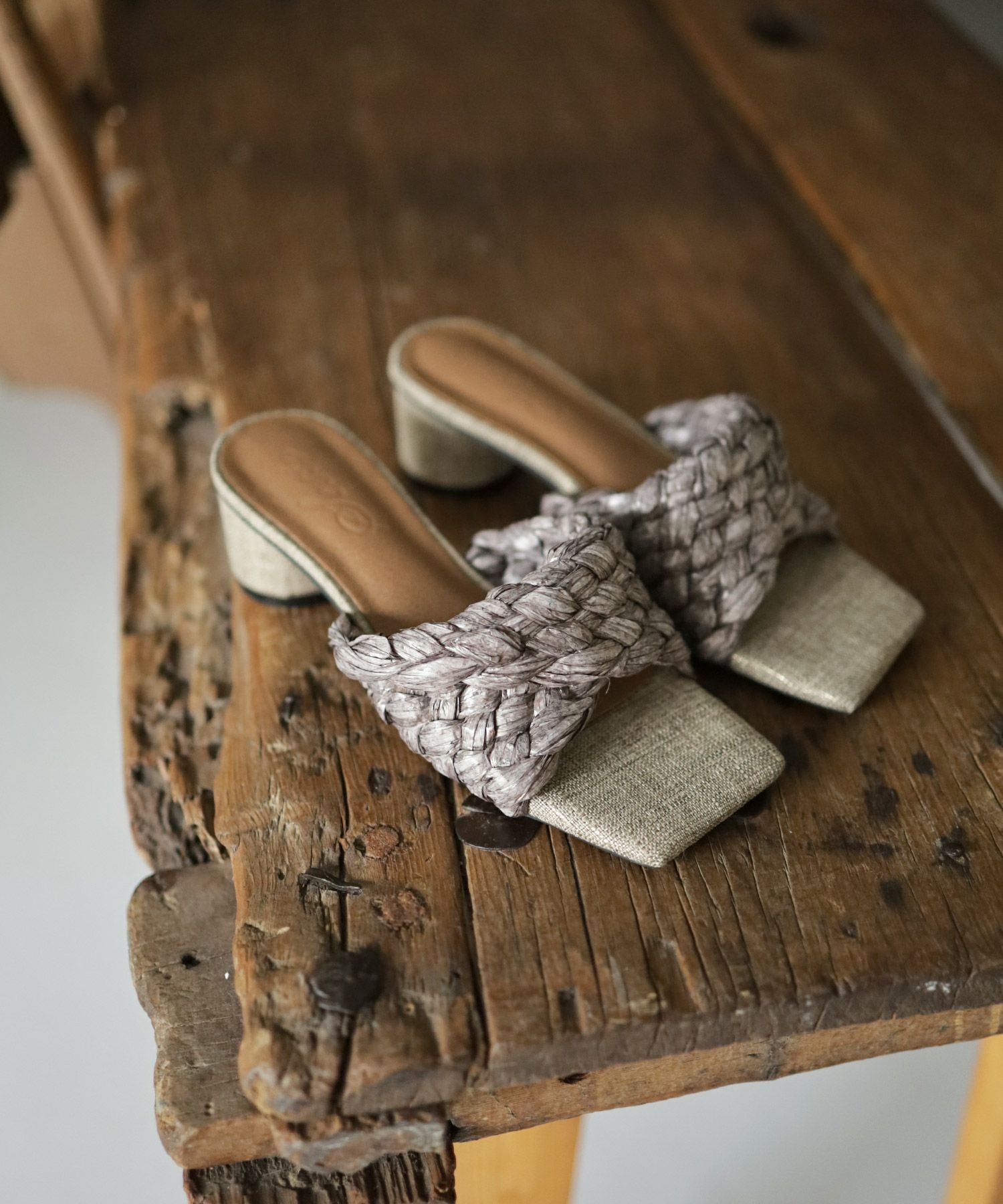 編み込みデザインサークルヒールミュールサンダル▲返品不可