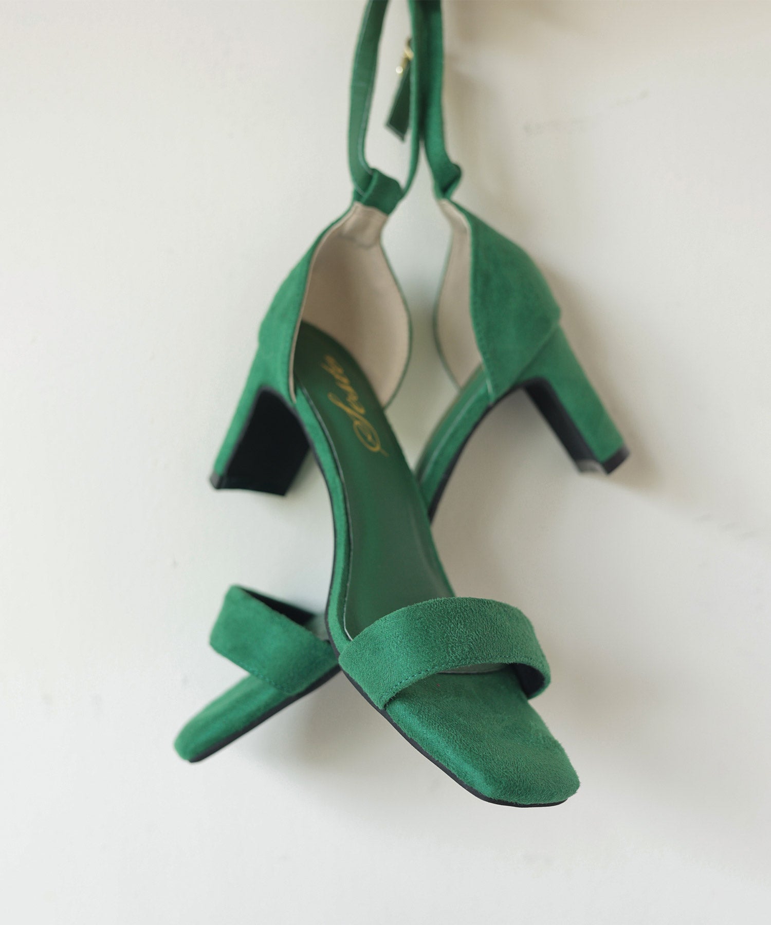 プレートヒールアンクルストラップサンダル