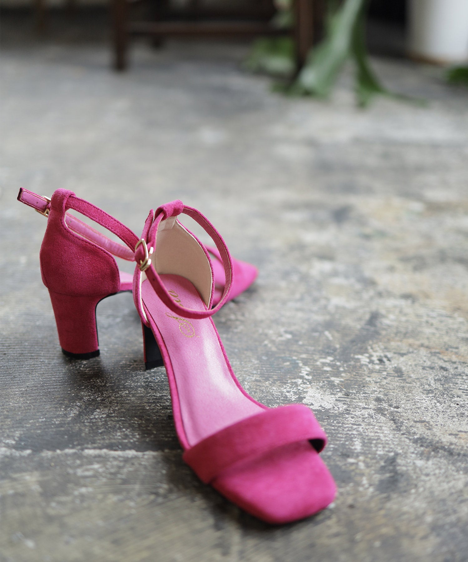 プレートヒールアンクルストラップサンダル