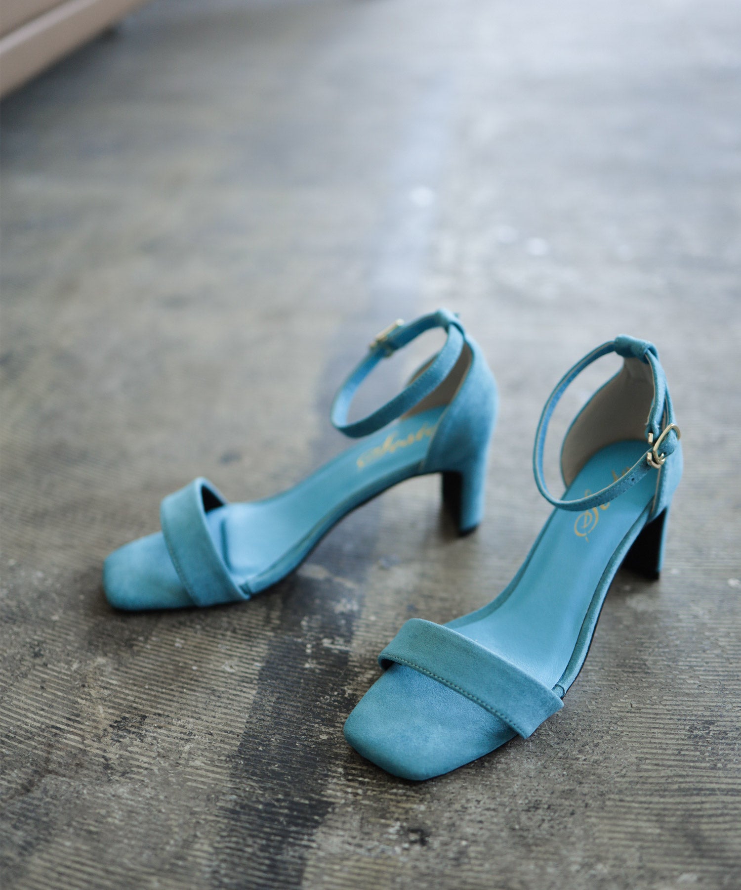 プレートヒールアンクルストラップサンダル