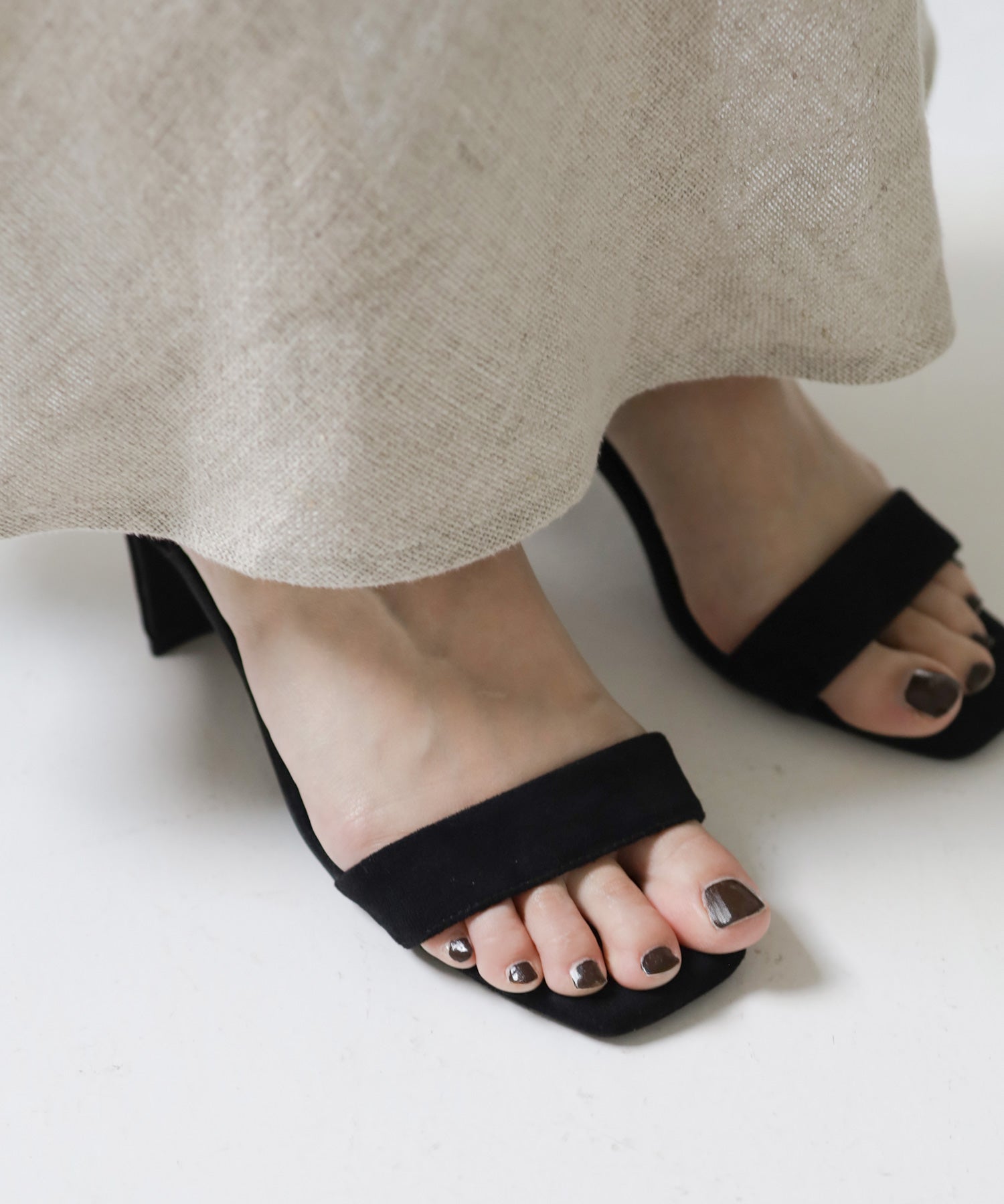 プレートヒールアンクルストラップサンダル