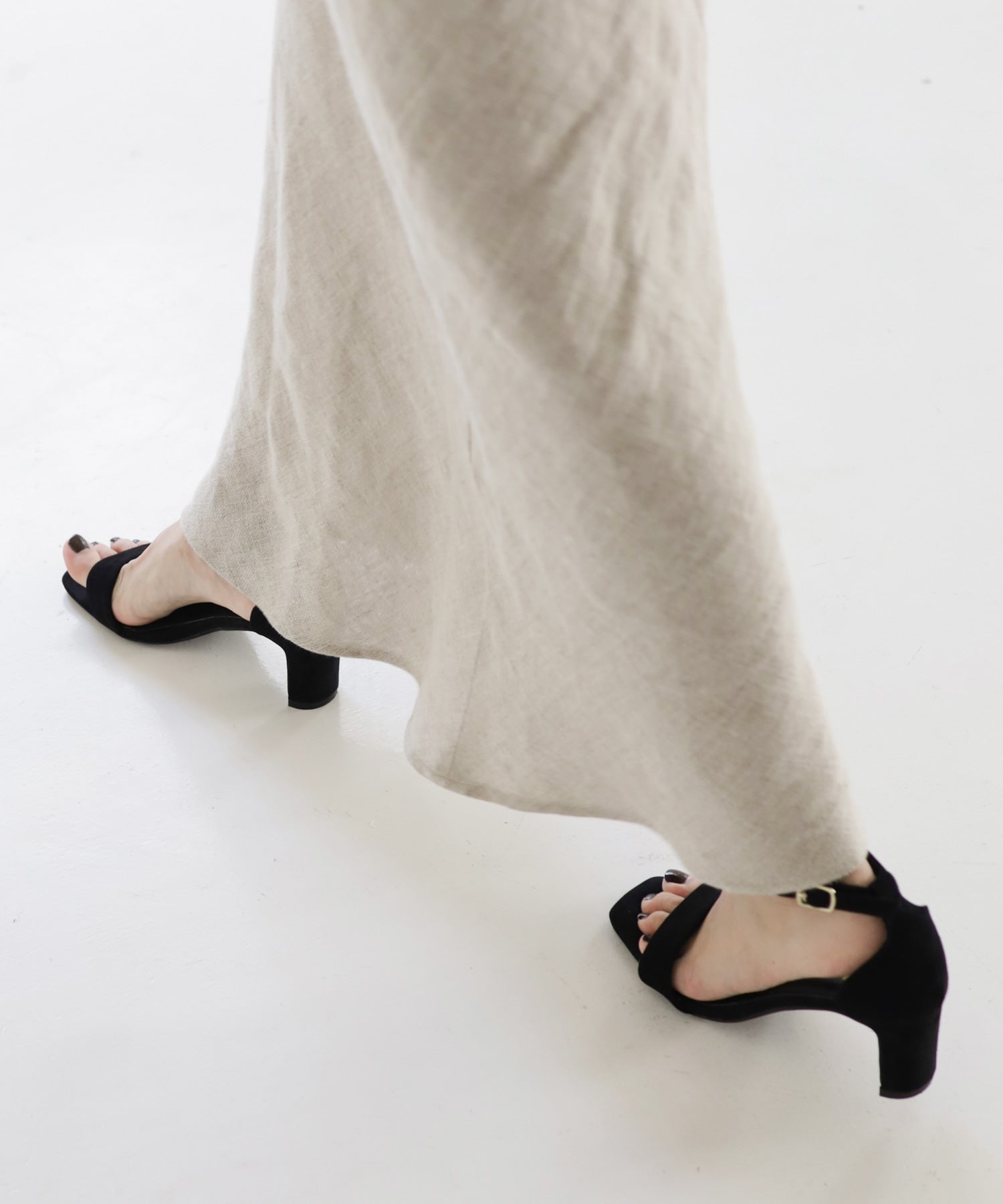 プレートヒールアンクルストラップサンダル