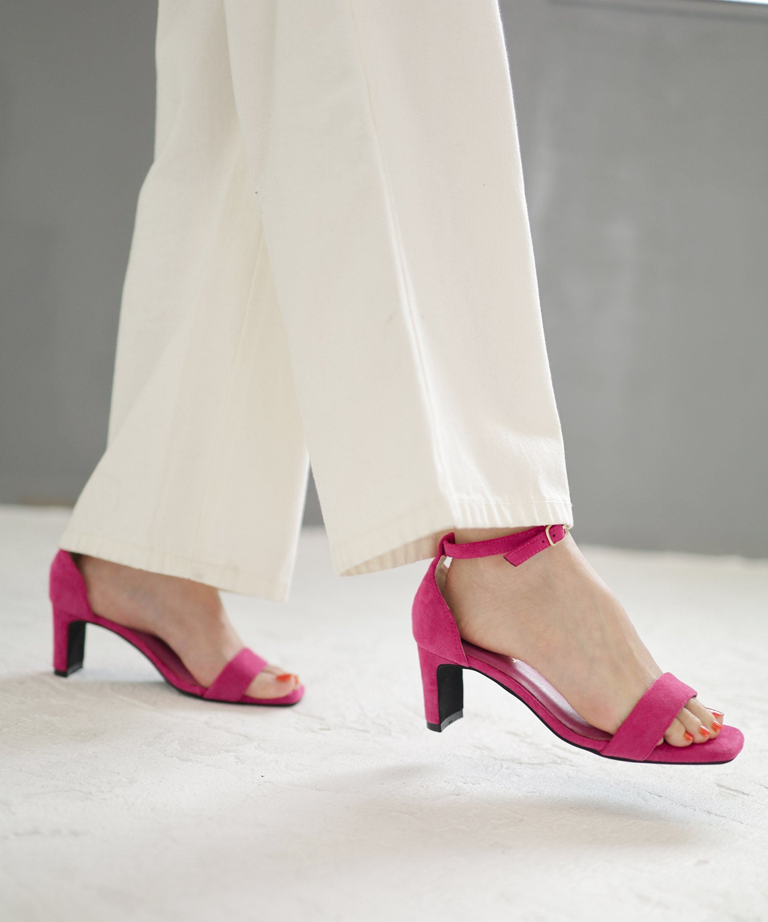 プレートヒールアンクルストラップサンダル