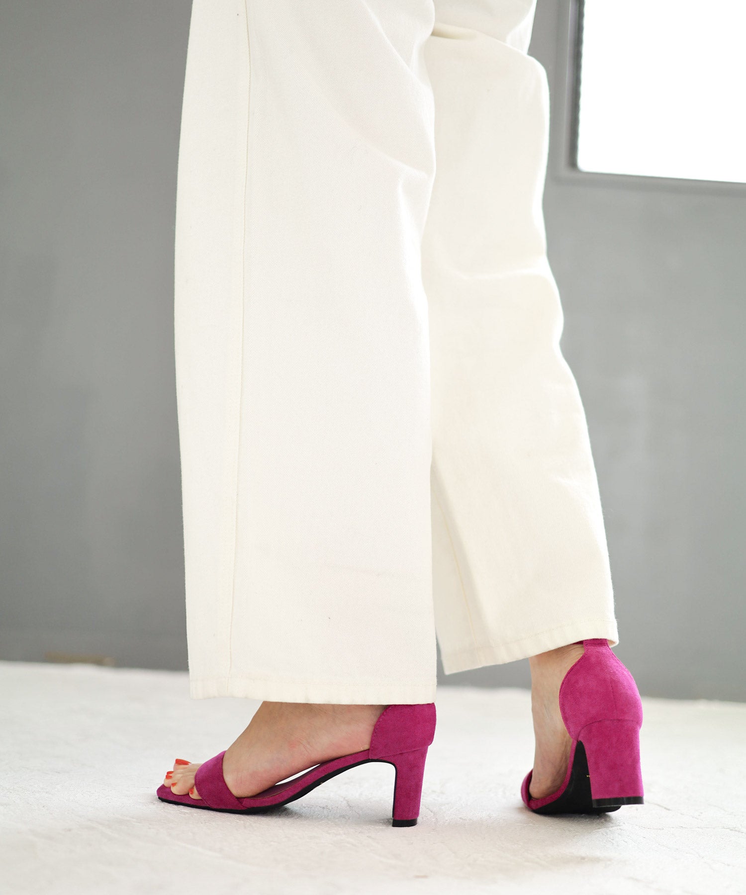 プレートヒールアンクルストラップサンダル