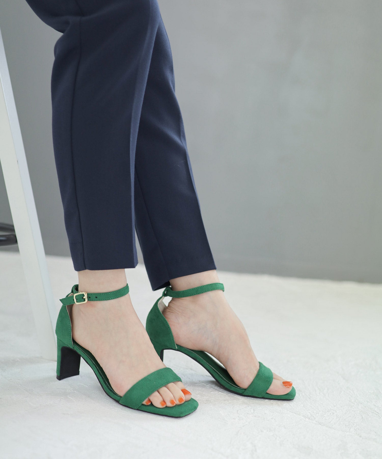 プレートヒールアンクルストラップサンダル