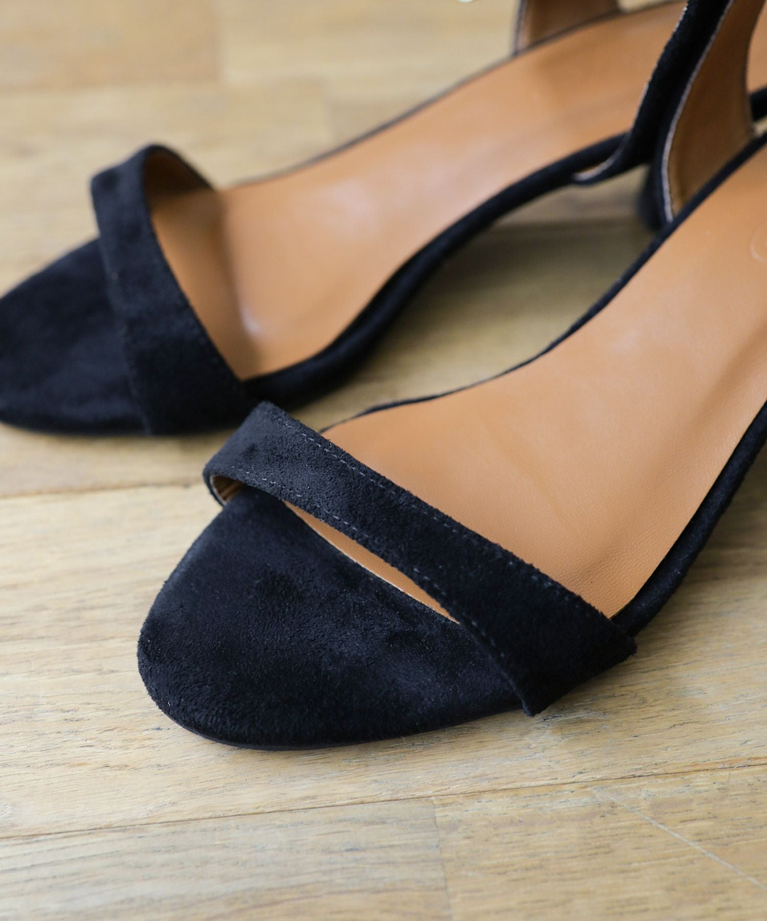 ワンストラップミドルヒールサンダル