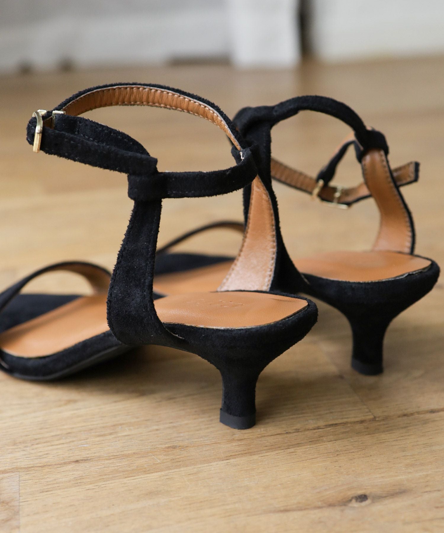 ワンストラップミドルヒールサンダル