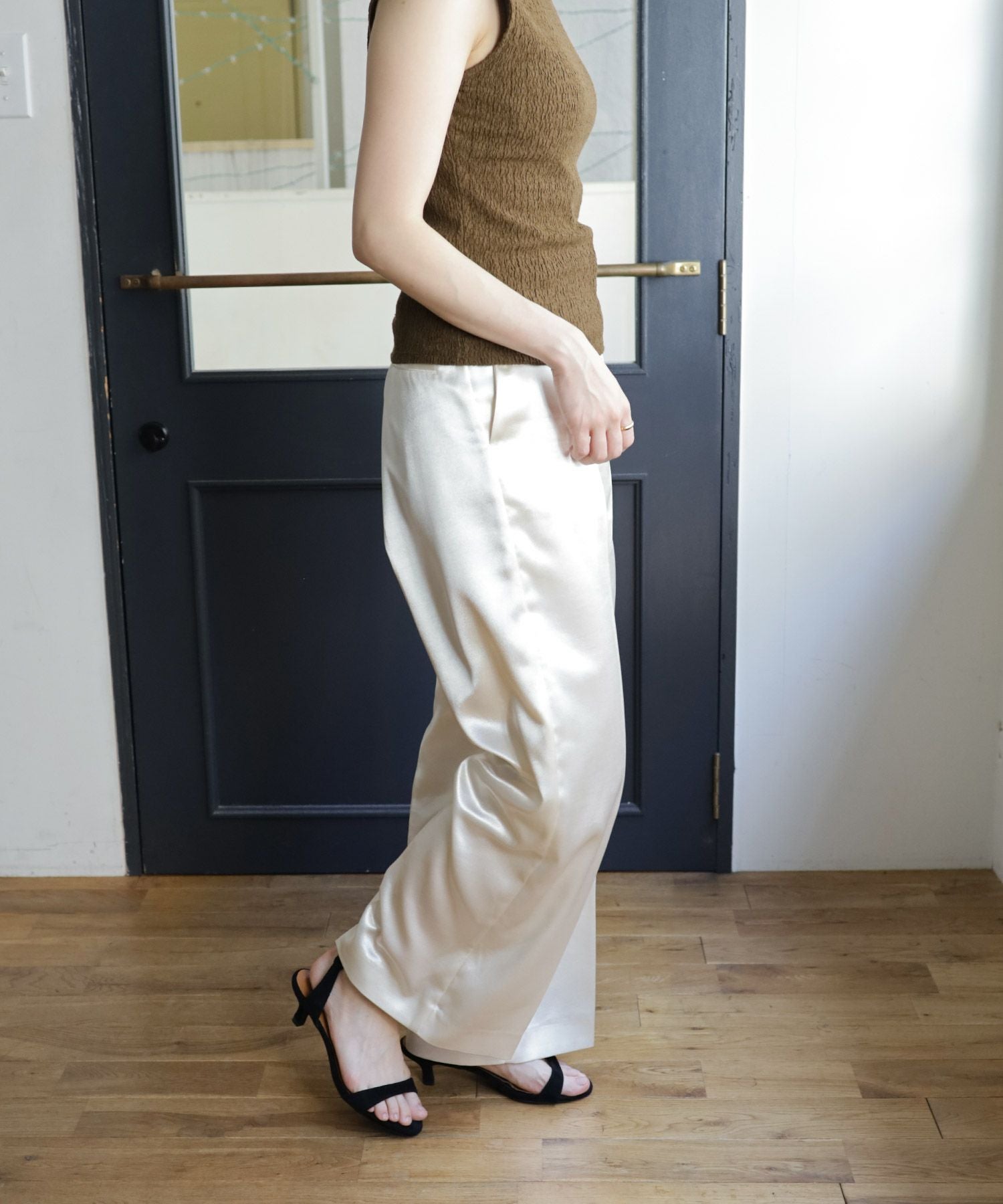 ワンストラップミドルヒールサンダル