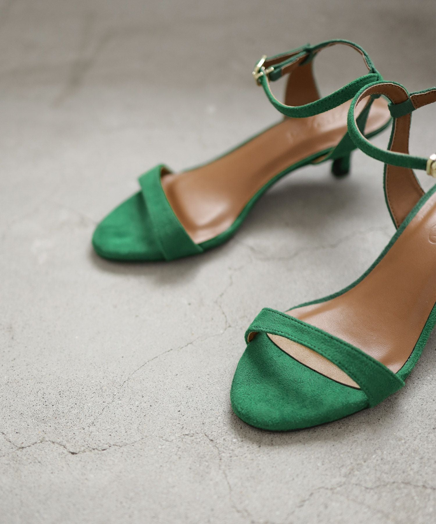 ワンストラップミドルヒールサンダル