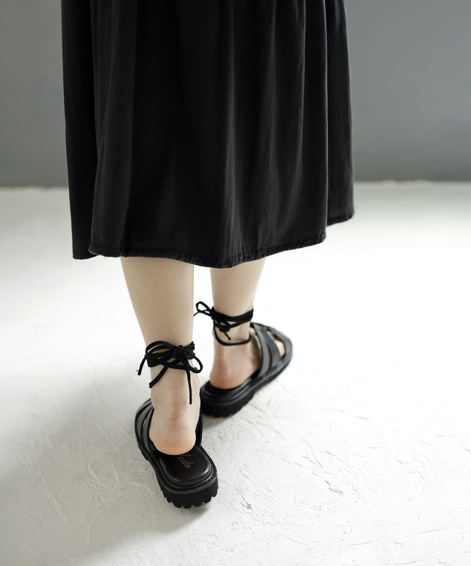 厚底タンクソールの高密度クッションインソールレースアップサンダル▲返品交換不可