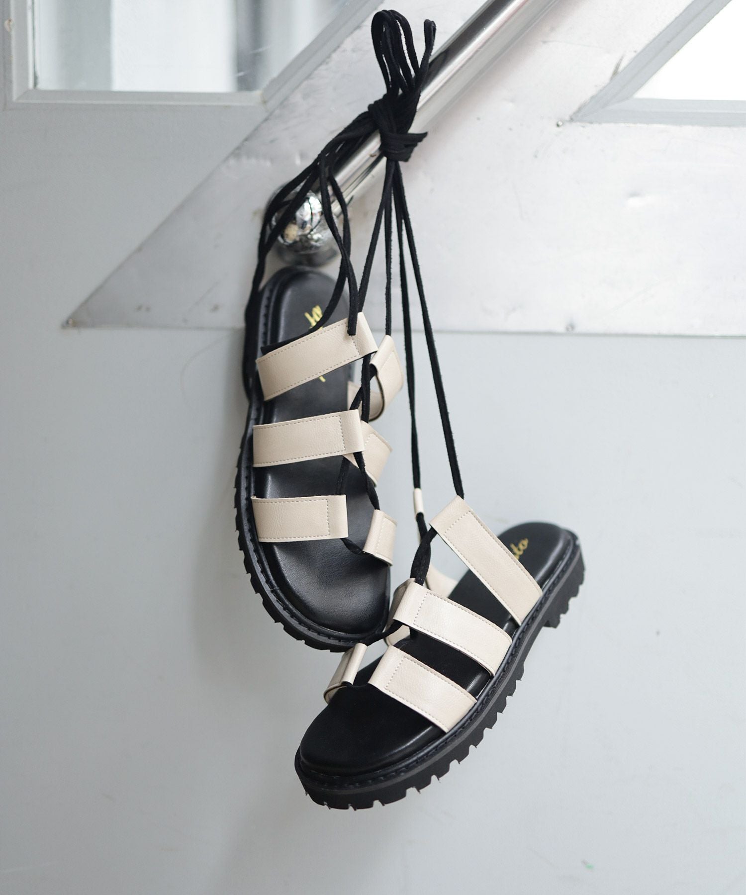 厚底タンクソールの高密度クッションインソールレースアップサンダル▲返品交換不可