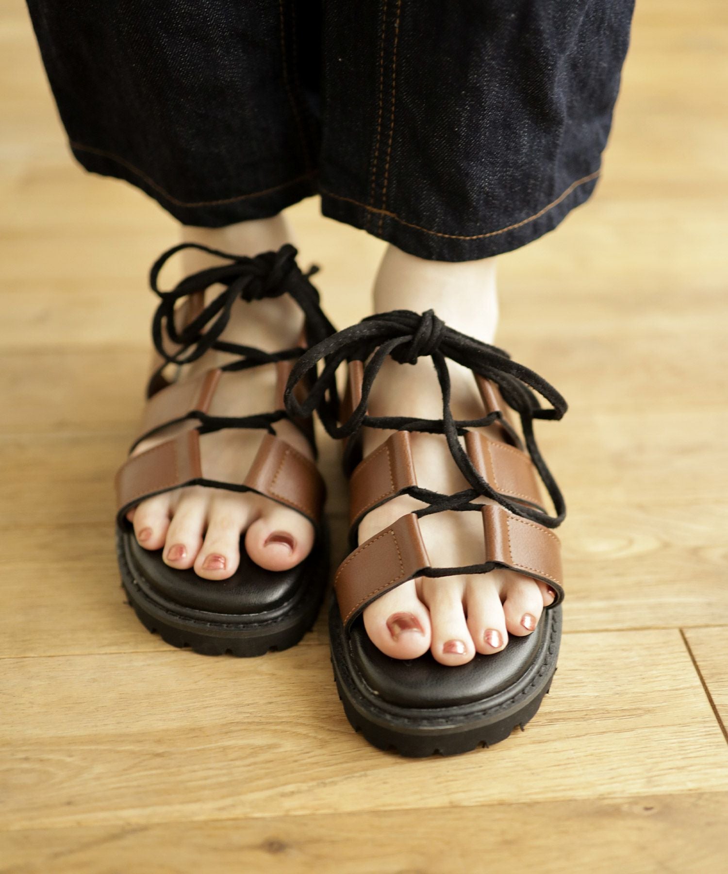 厚底タンクソールの高密度クッションインソールレースアップサンダル▲返品交換不可