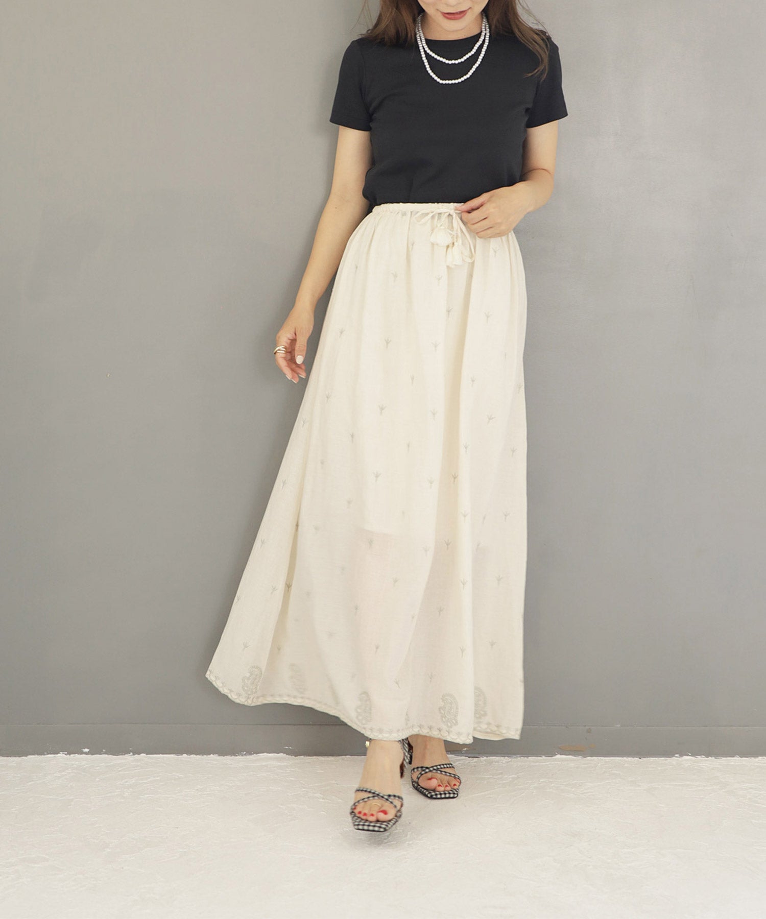 スクエアトゥクロスストラップミドルヒールサンダル