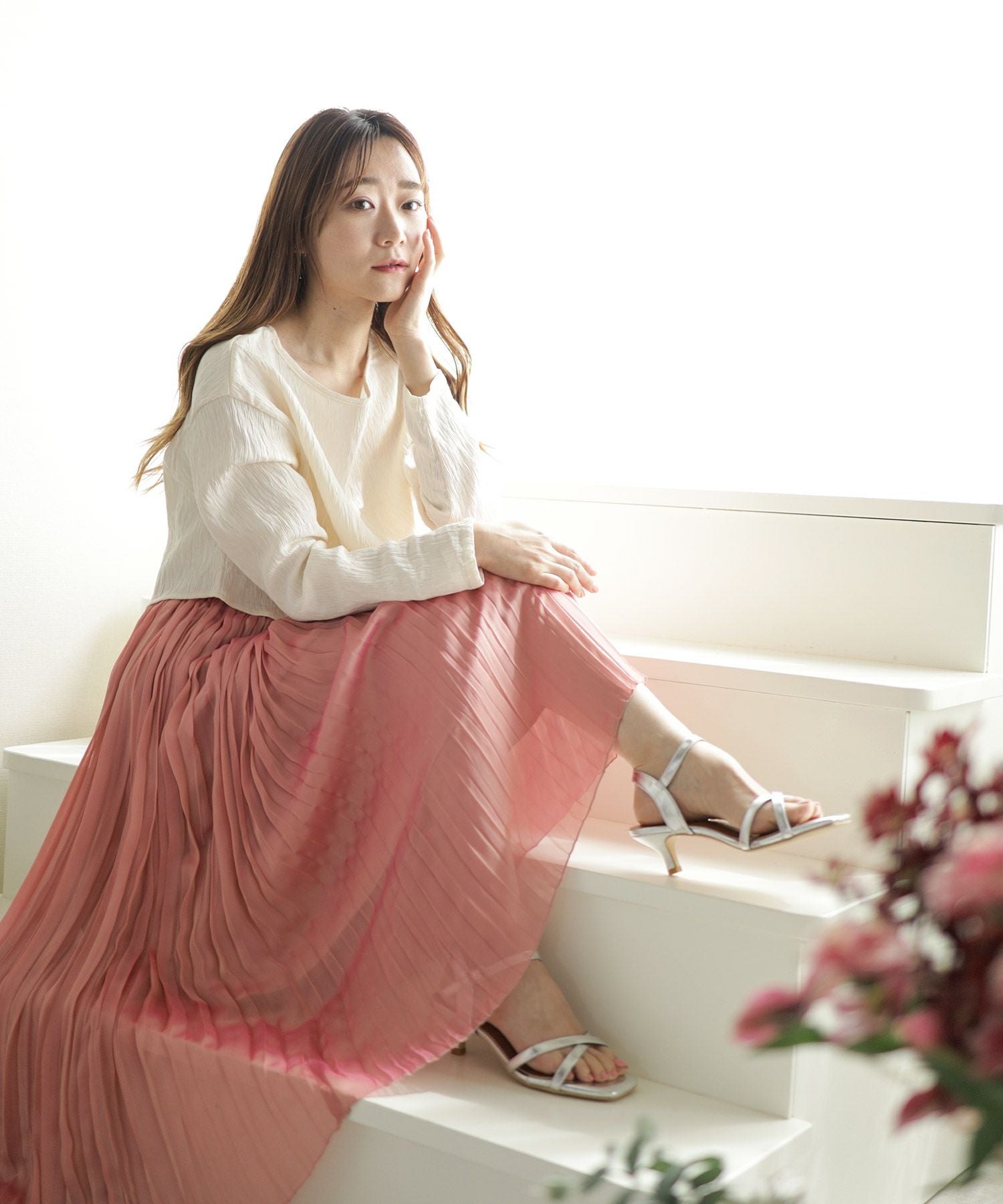 スクエアトゥクロスストラップミドルヒールサンダル