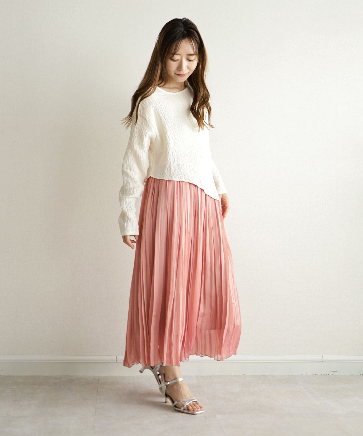 スクエアトゥクロスストラップミドルヒールサンダル