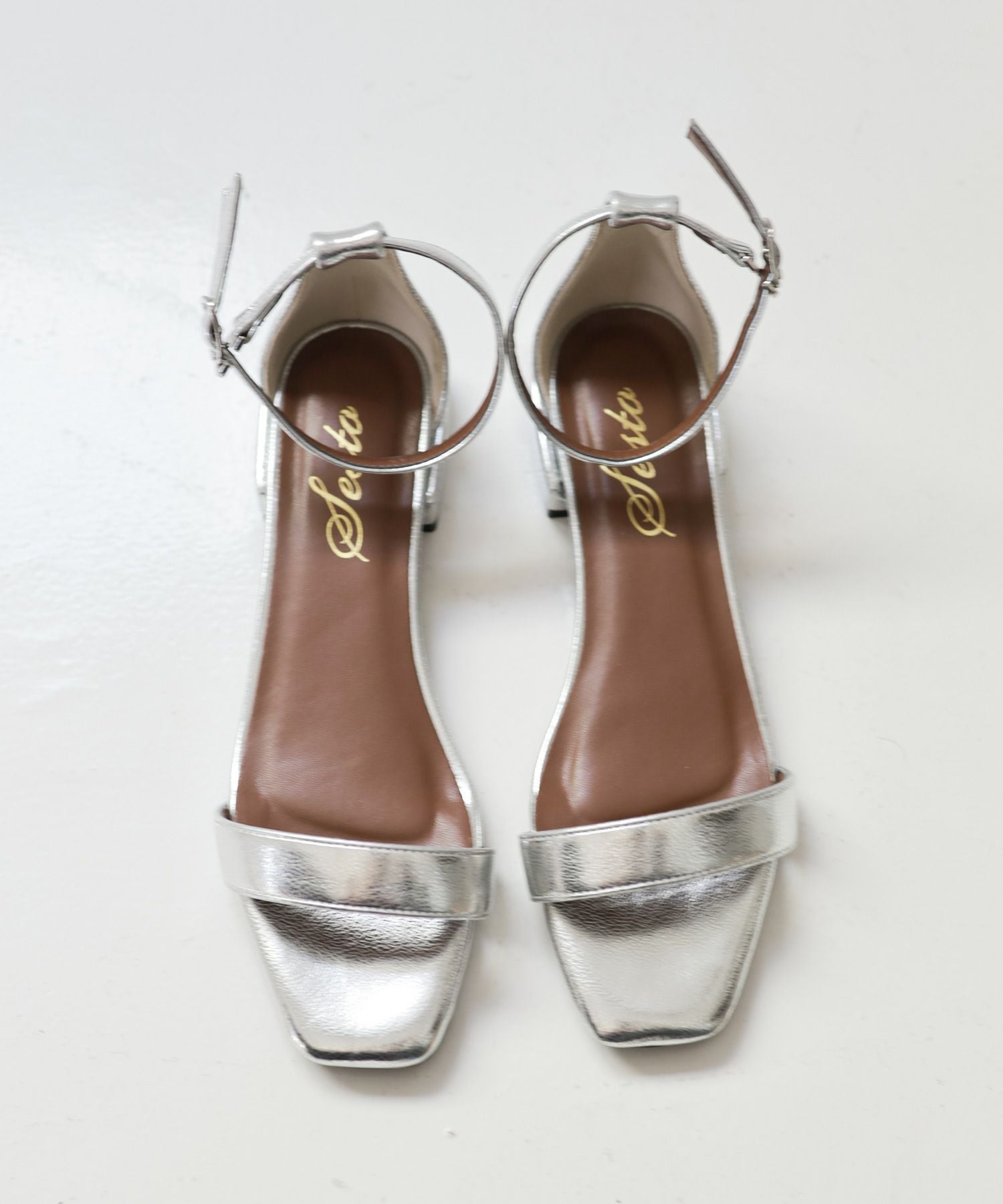 オーバーヒールアンクルストラップバーサンダル