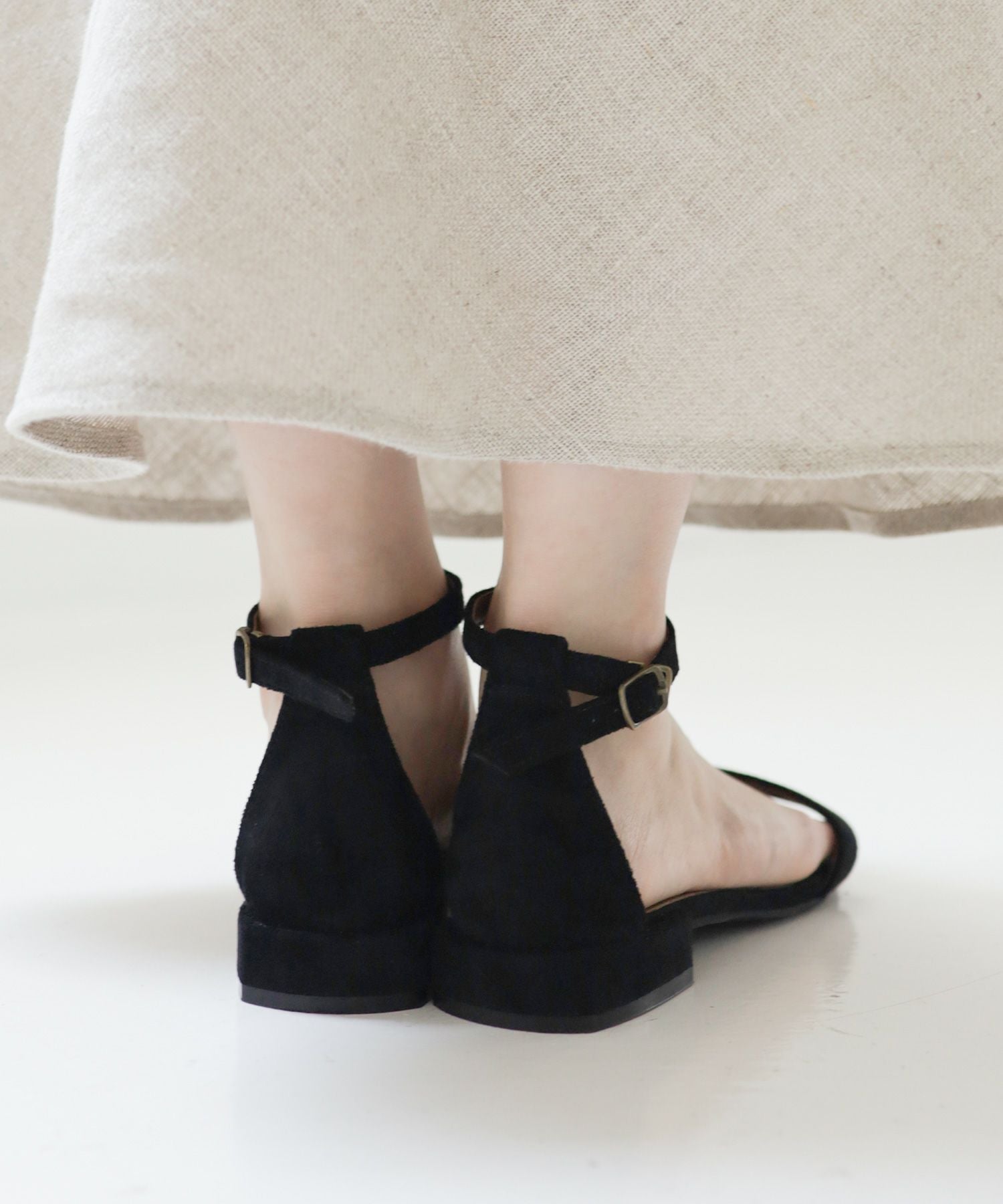 オーバーヒールアンクルストラップバーサンダル