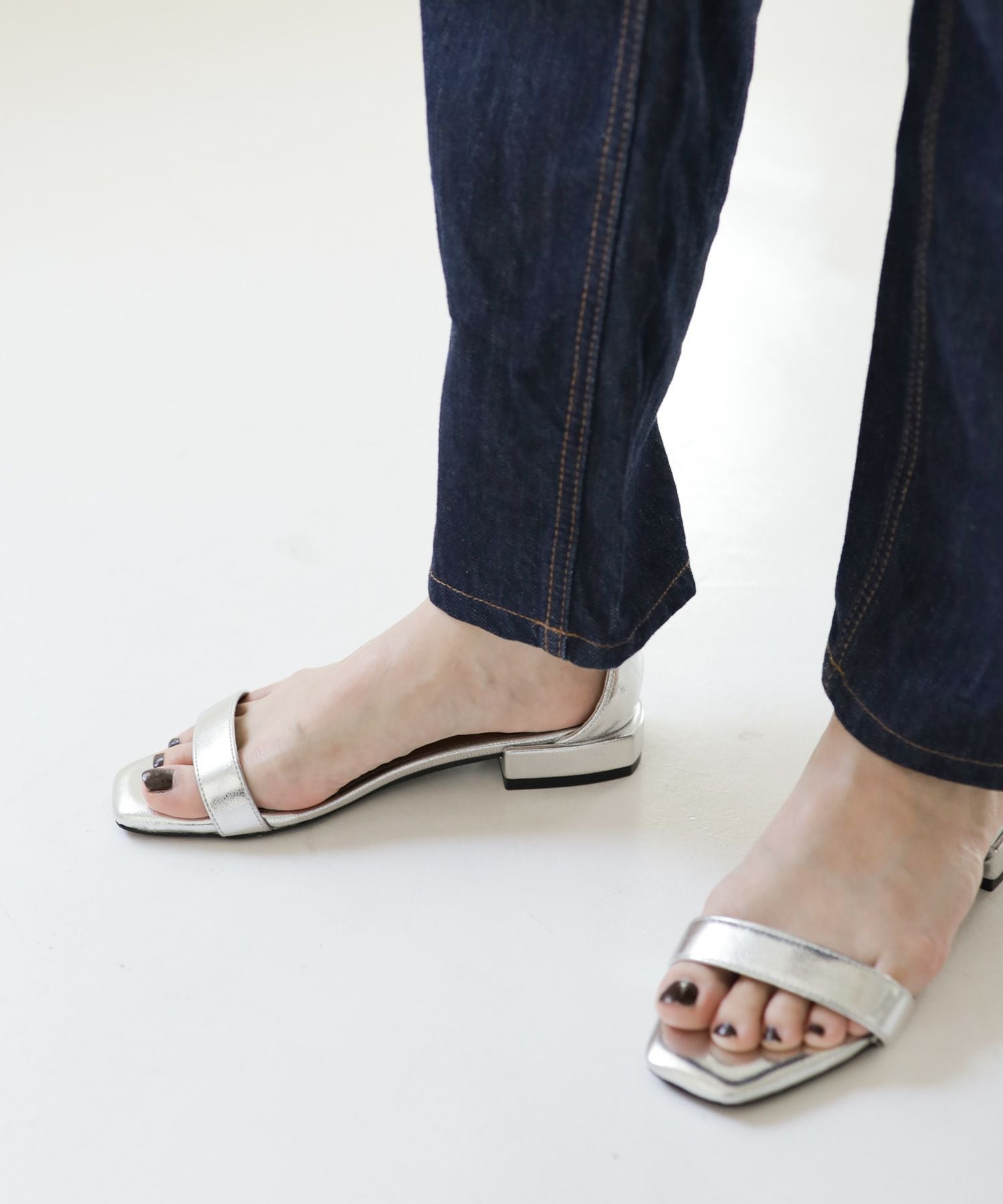 オーバーヒールアンクルストラップバーサンダル