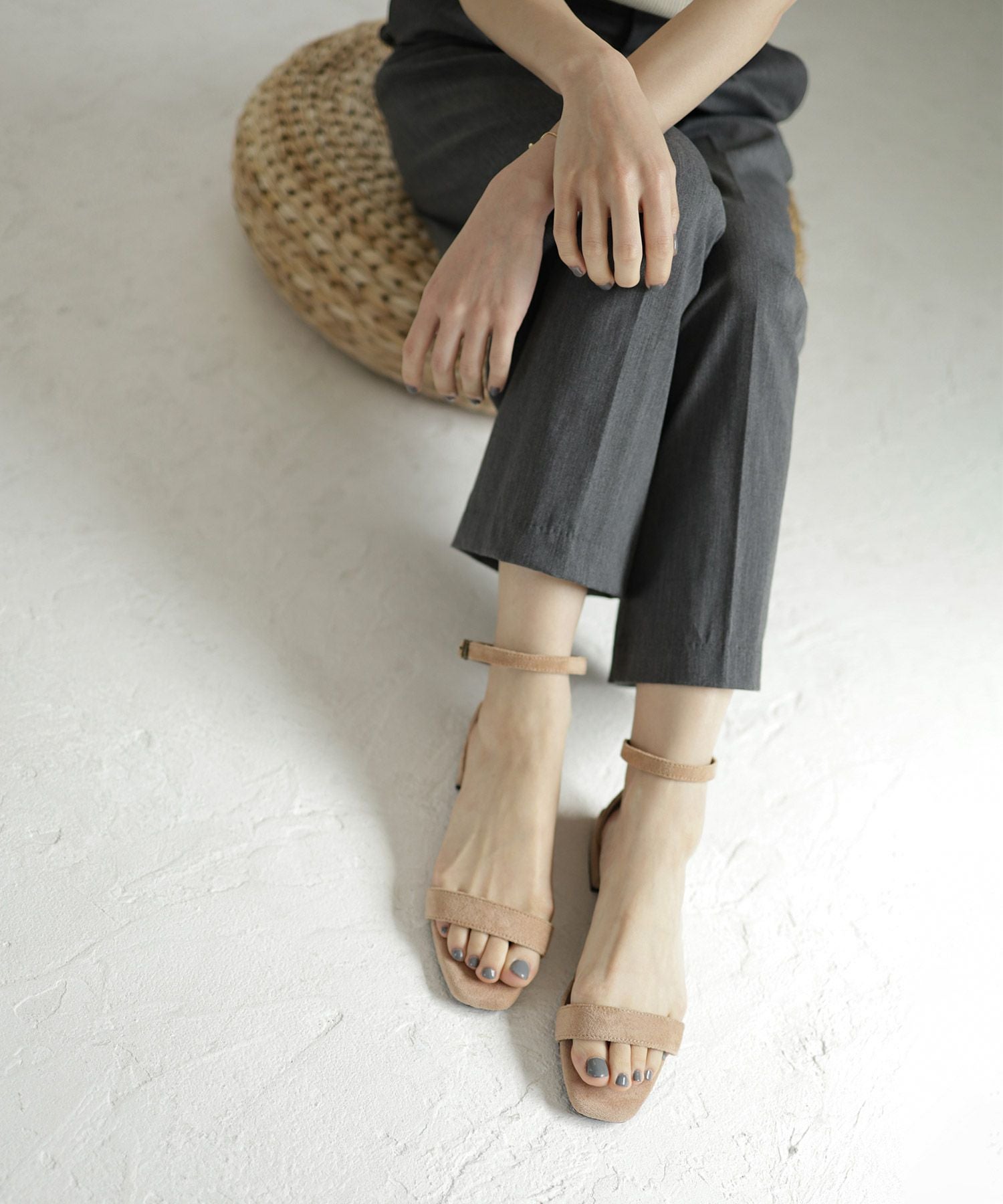 オーバーヒールアンクルストラップバーサンダル