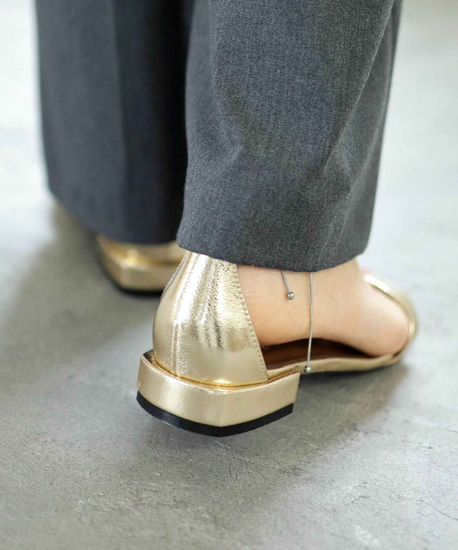 オーバーヒールアンクルストラップバーサンダル