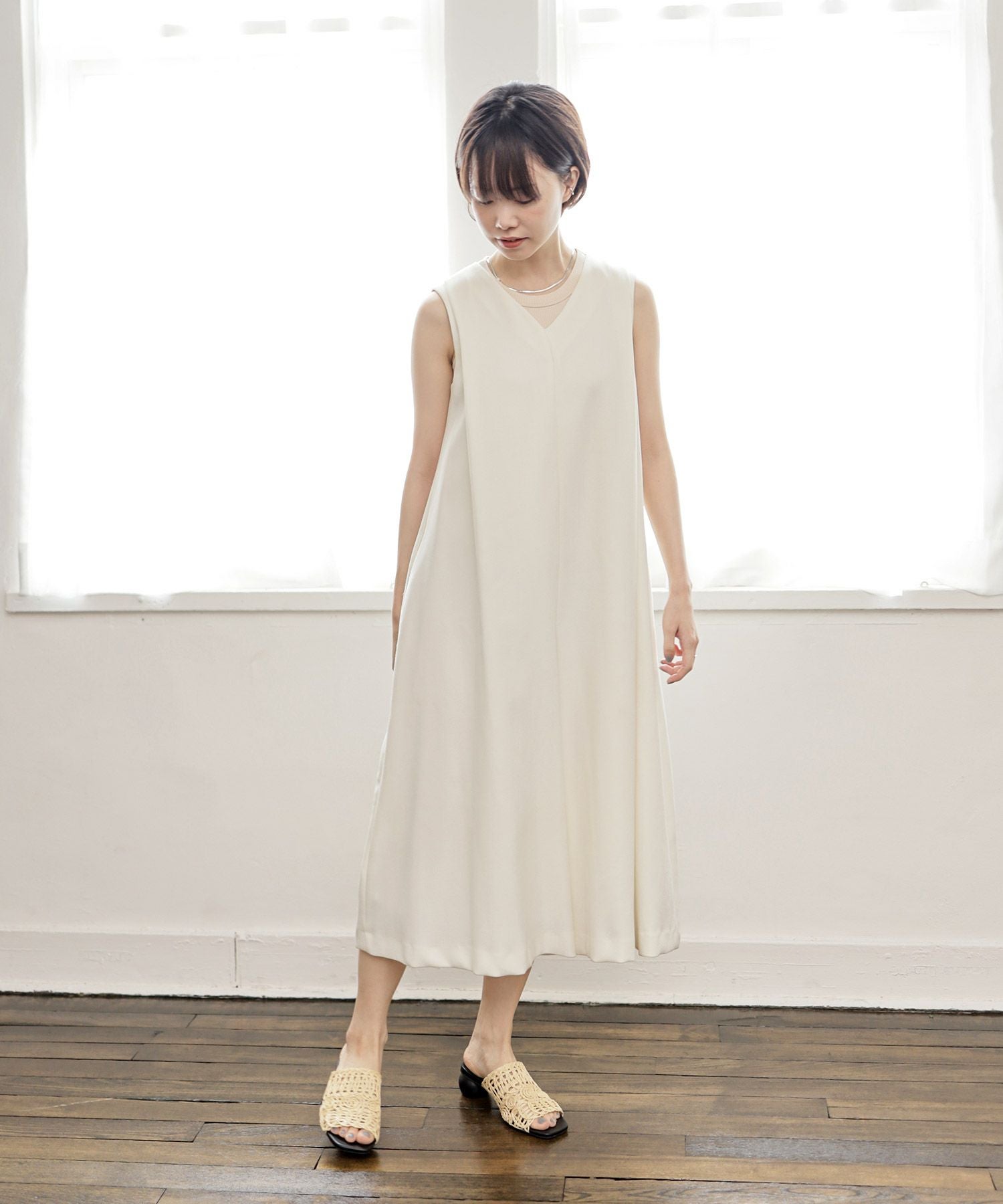 ラフィア編みのサークルウッドヒールミュールサンダル