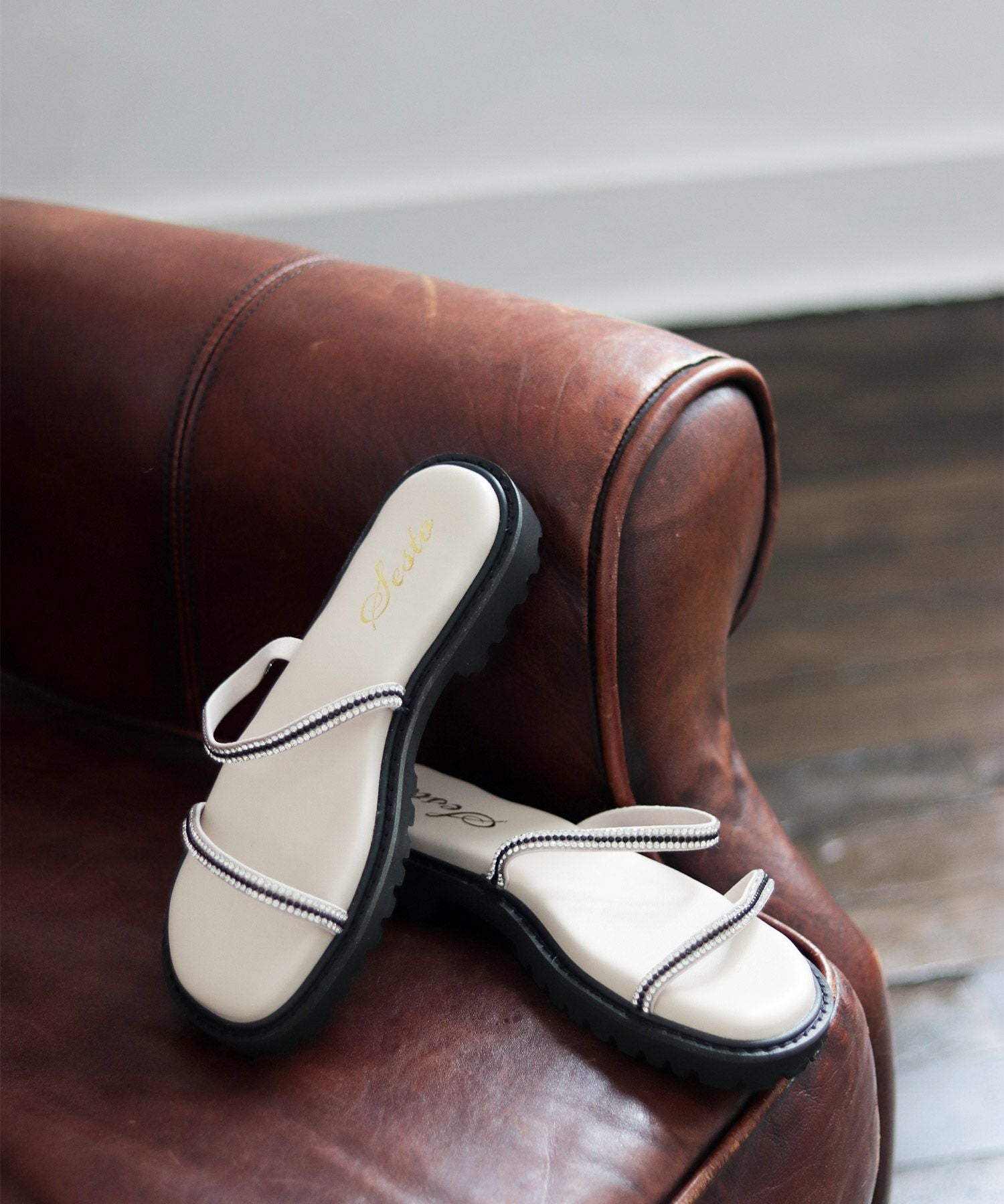 ビジューストラップのトラックソール厚底サンダル▲返品交換不可