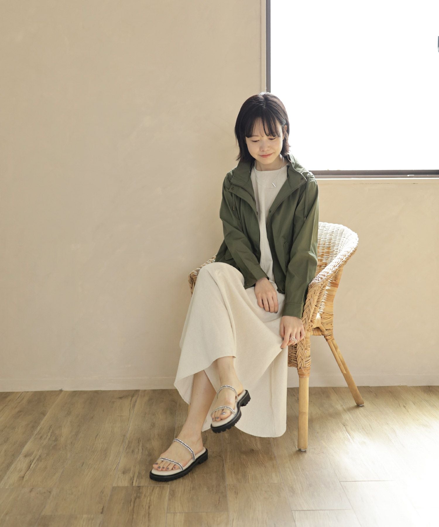 ビジューストラップのトラックソール厚底サンダル▲返品交換不可