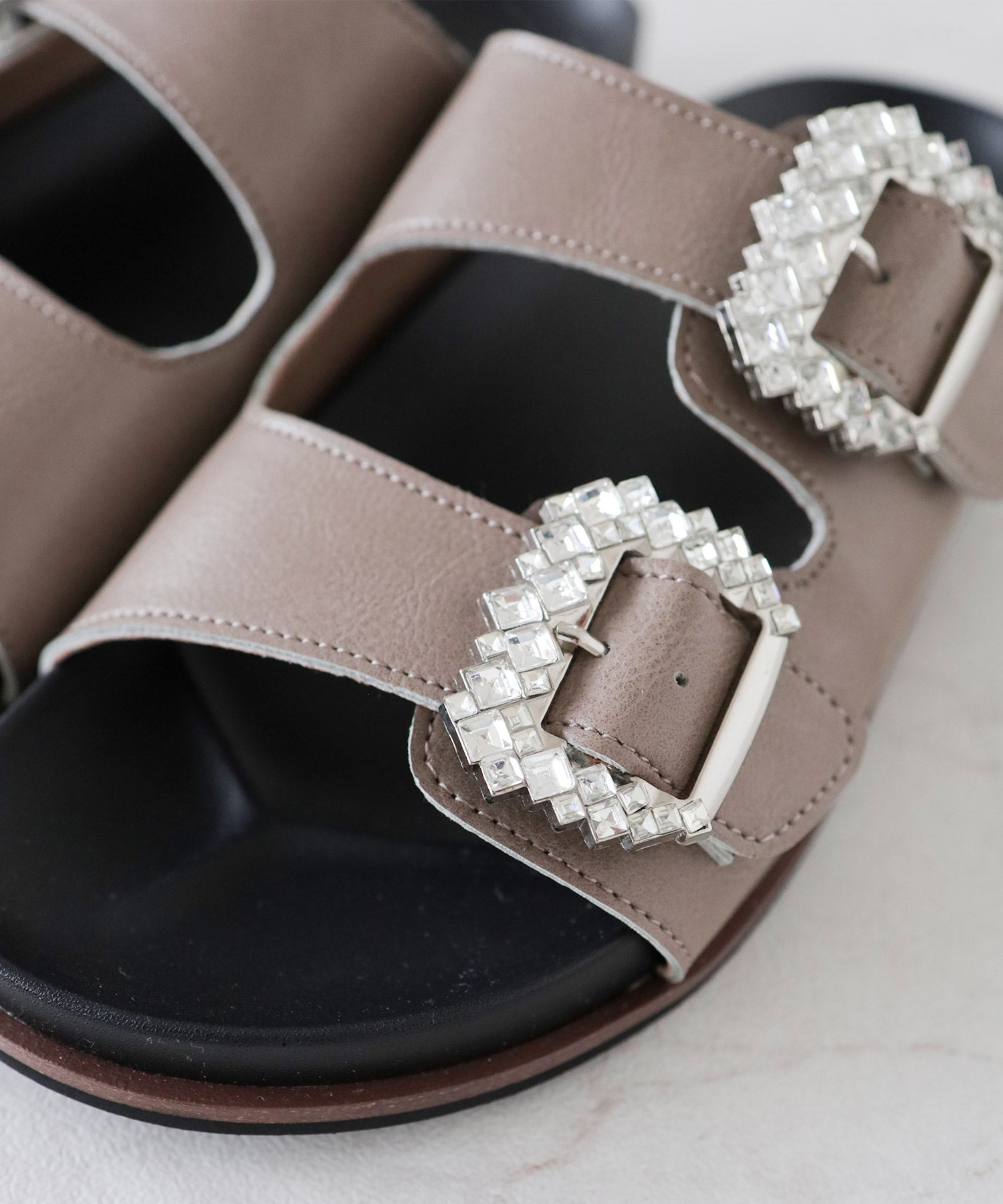 ビジューモチーフフットベッドサンダル