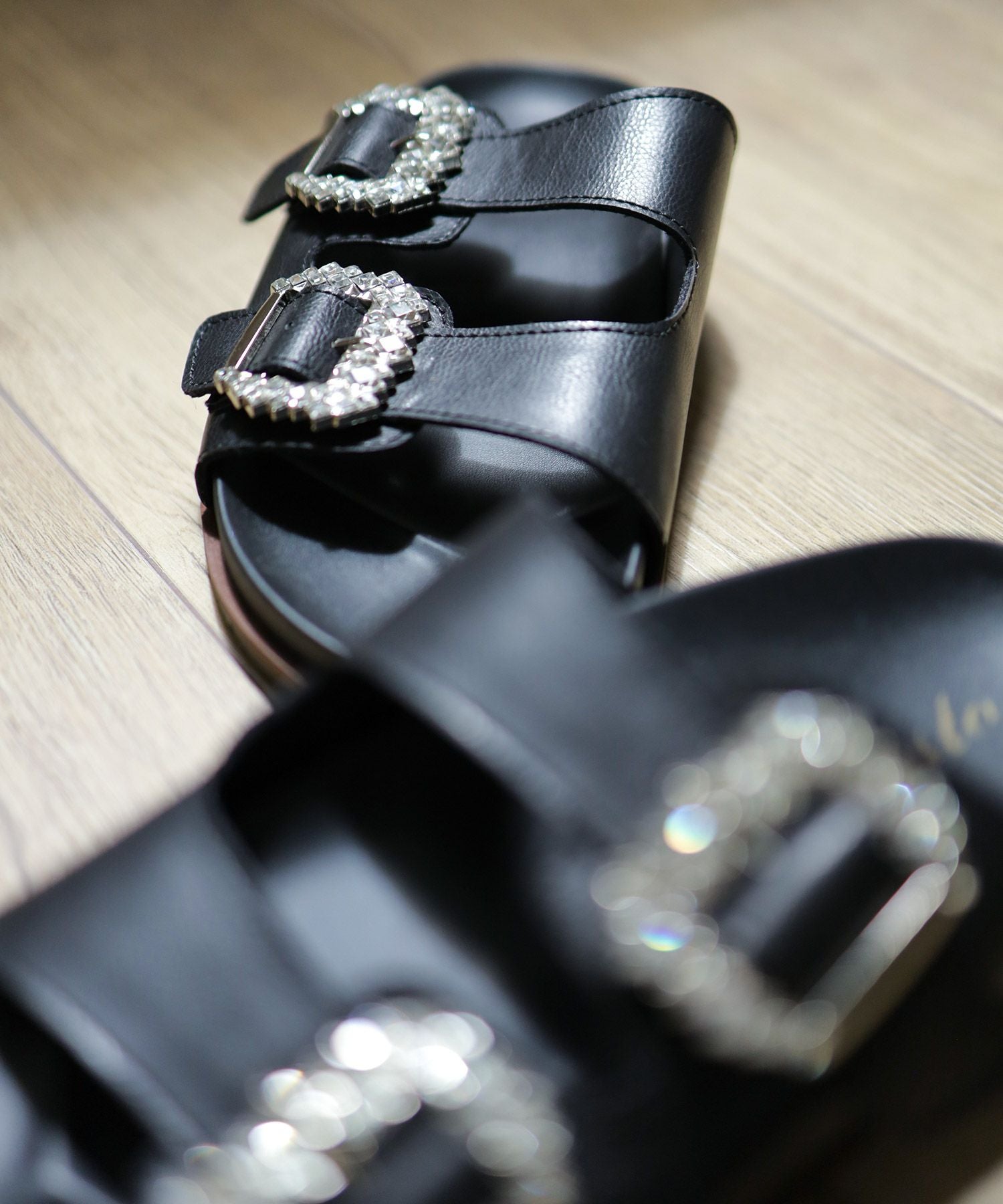 ビジューモチーフフットベッドサンダル