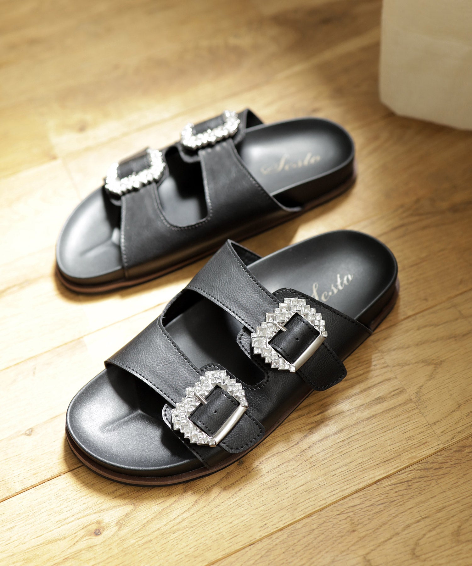 ビジューモチーフフットベッドサンダル