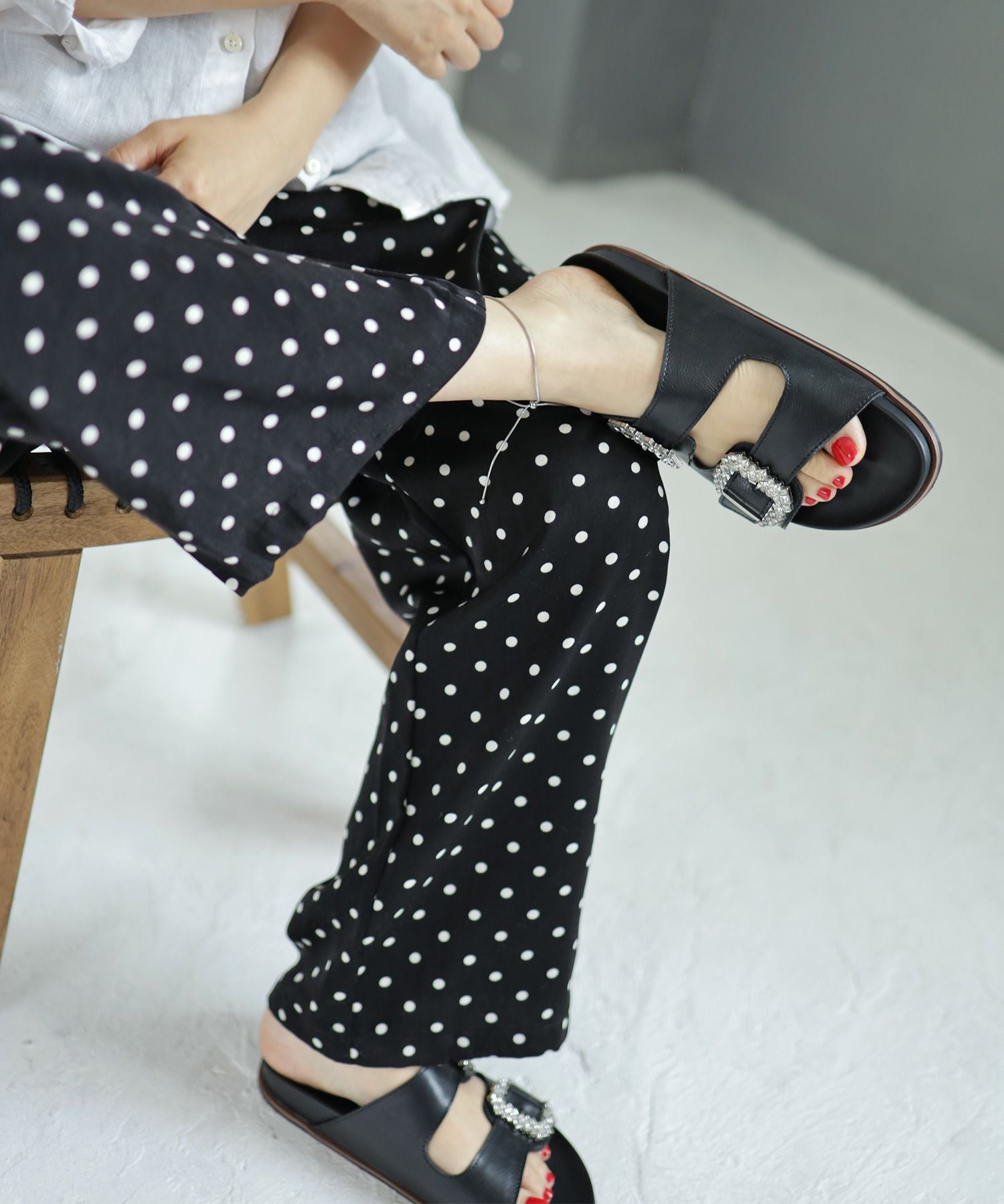 ビジューモチーフフットベッドサンダル