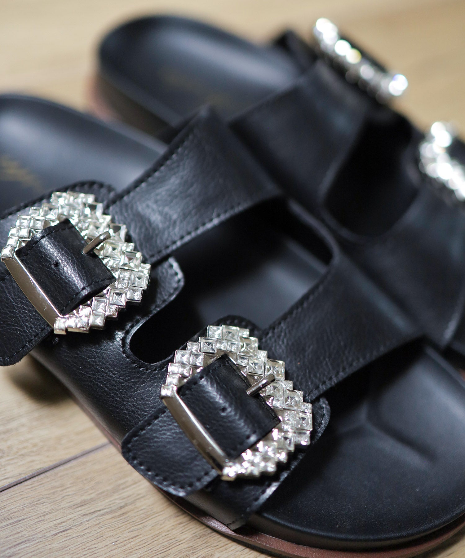 ビジューモチーフフットベッドサンダル