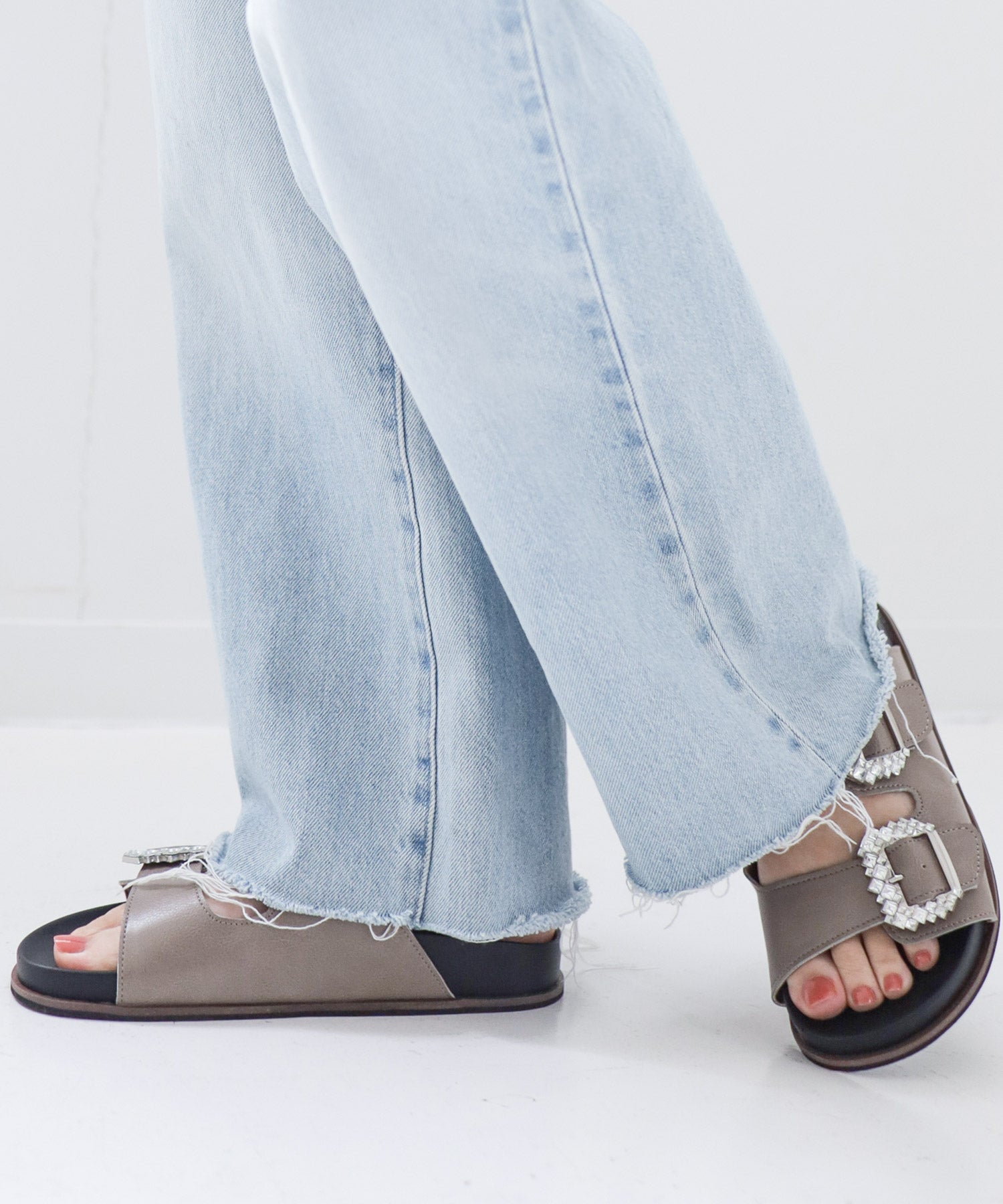 ビジューモチーフフットベッドサンダル