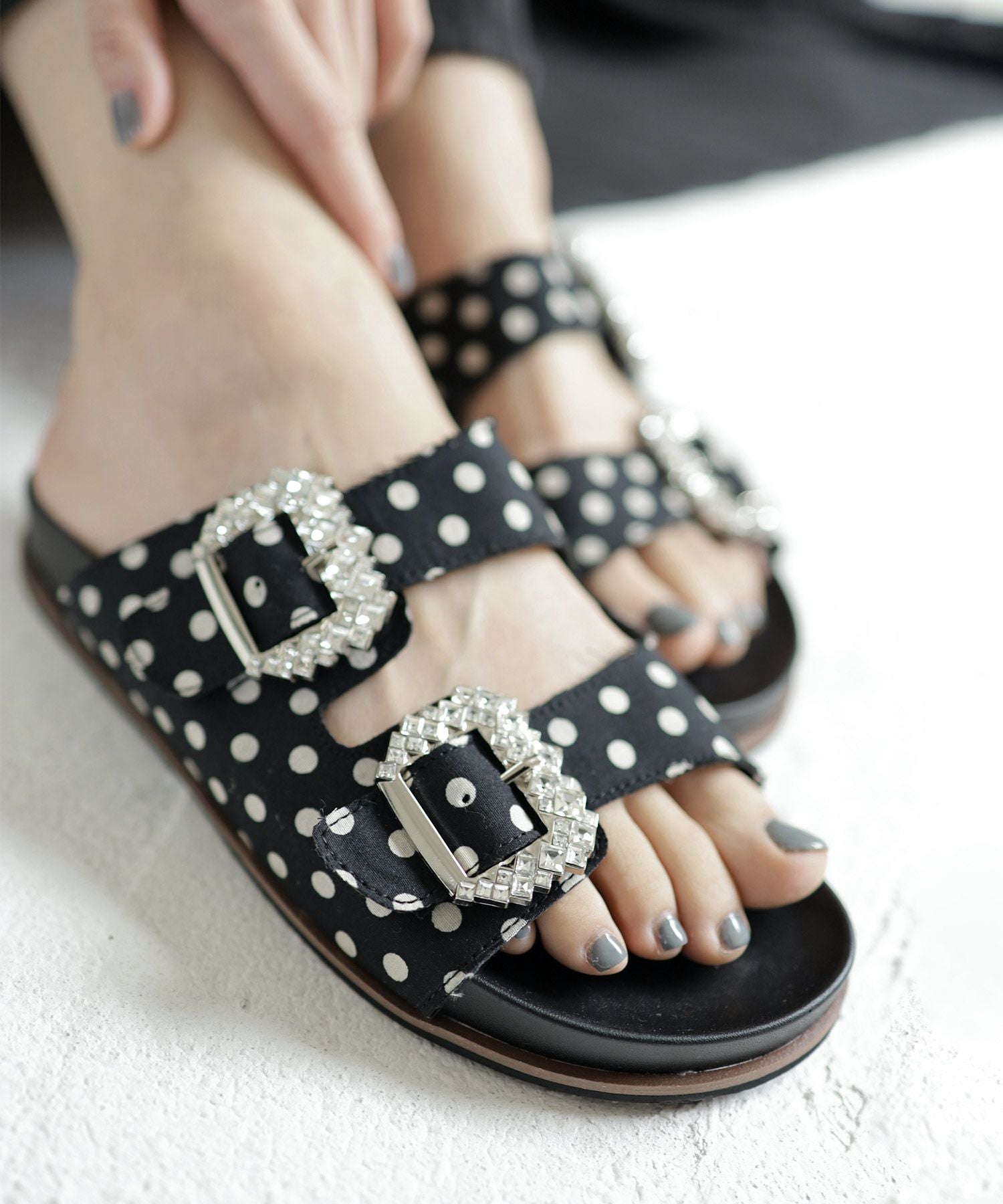 ビジューモチーフフットベッドサンダル
