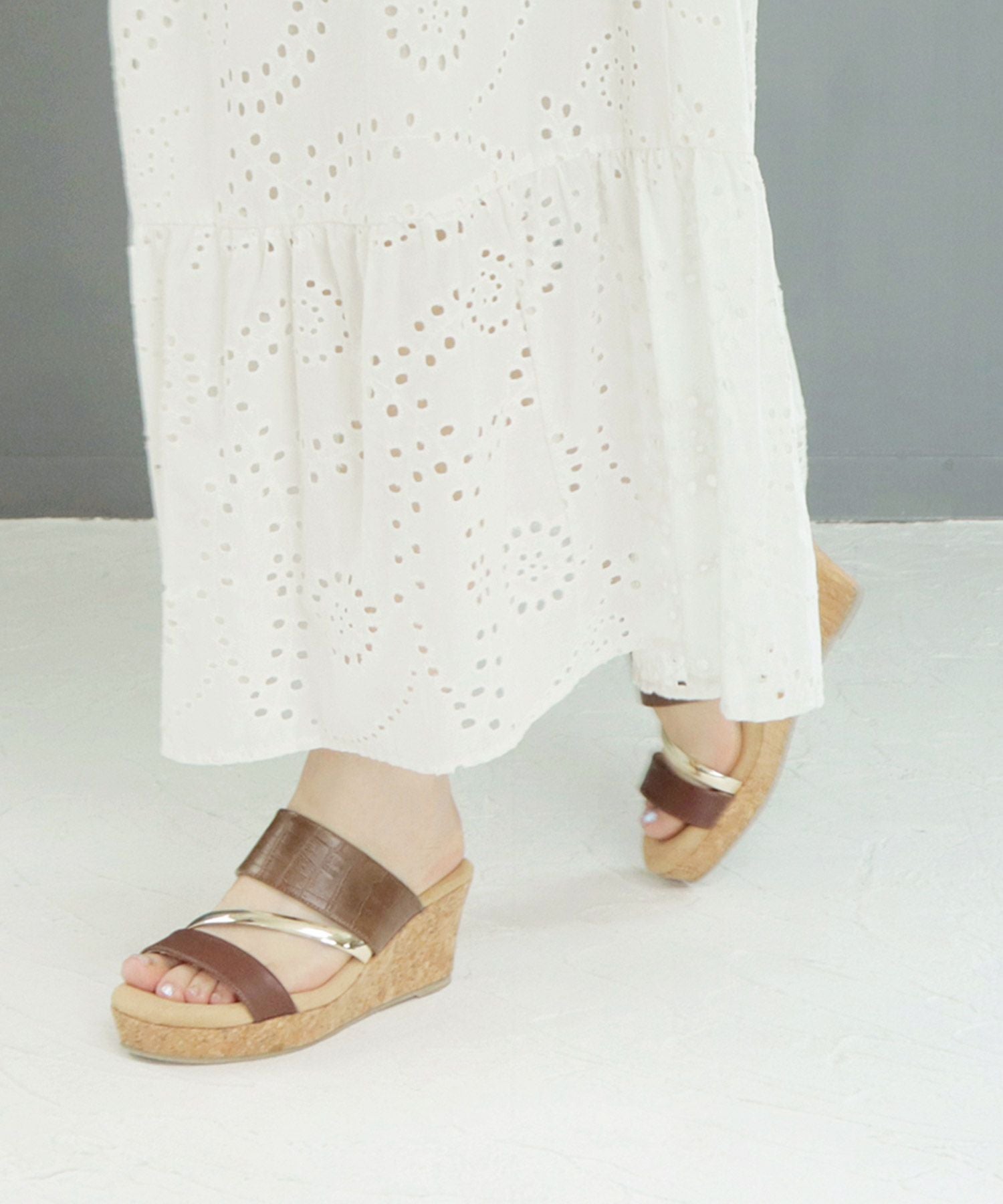 【4E幅広・大きいサイズ】クロコ調カジュアルウェッジミュールサンダル ▲返品交換不可