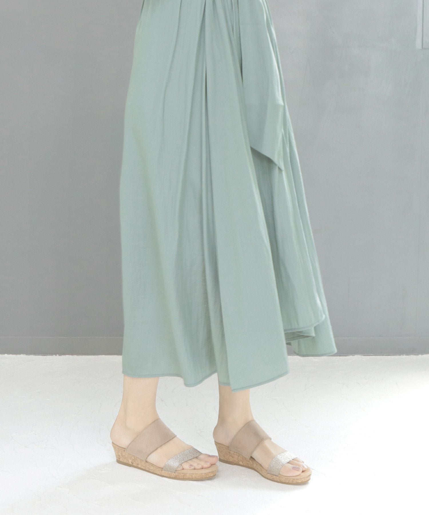 【4E幅広・大きいサイズ】ウェッジソールラメサンダル ▲返品交換不可