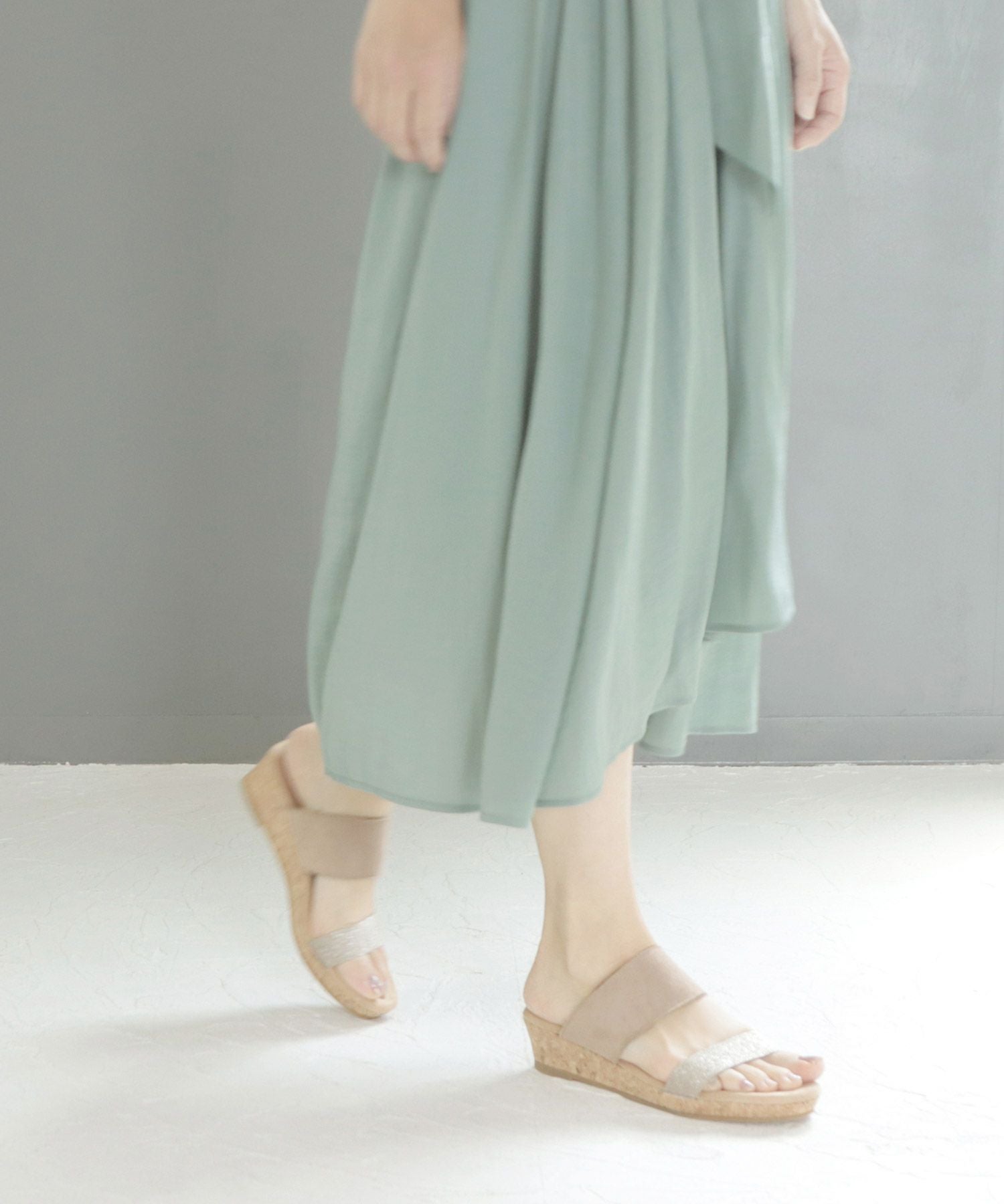 【4E幅広・大きいサイズ】ウェッジソールラメサンダル ▲返品交換不可