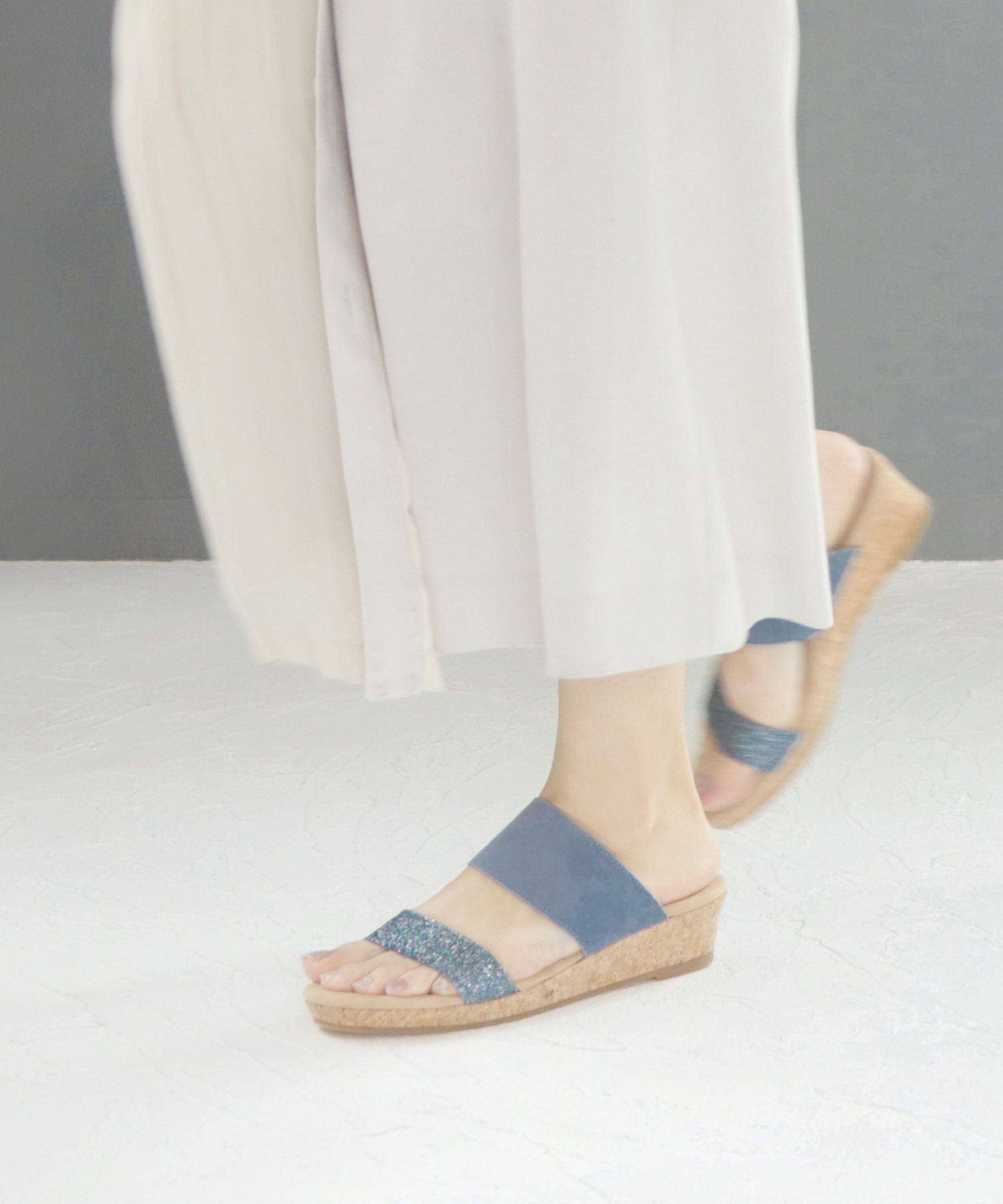 【4E幅広・大きいサイズ】ウェッジソールラメサンダル ▲返品交換不可