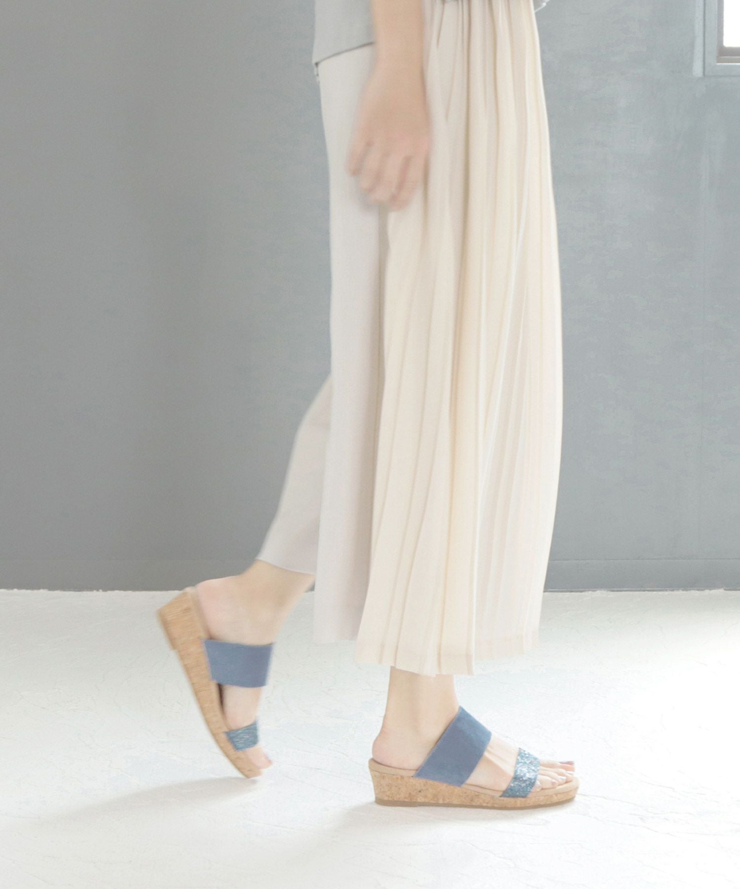 【4E幅広・大きいサイズ】ウェッジソールラメサンダル ▲返品交換不可