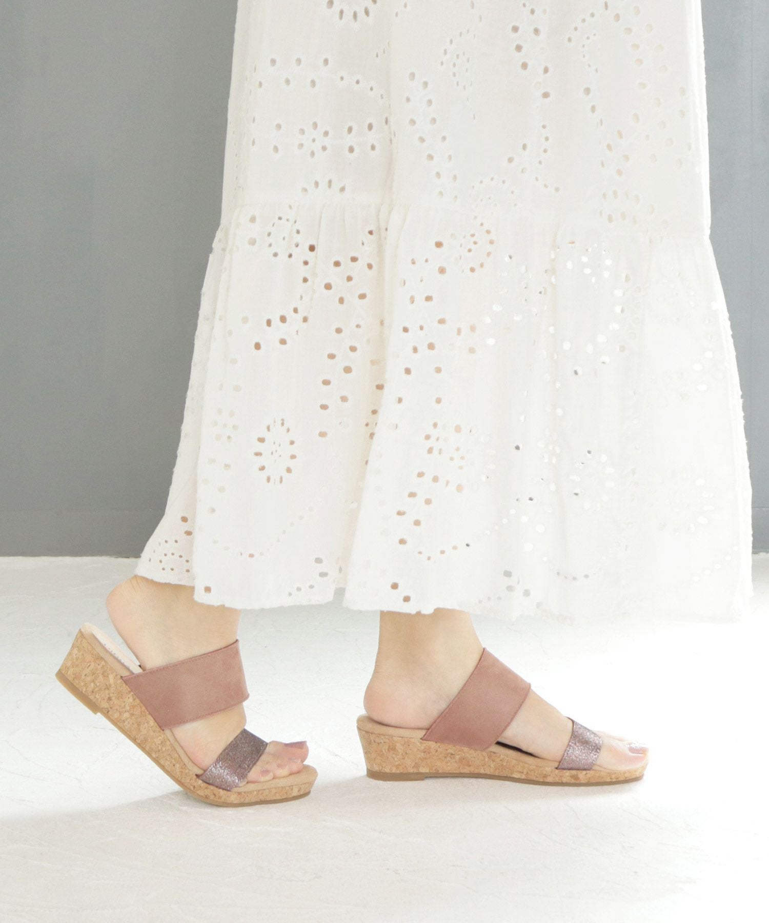 【4E幅広・大きいサイズ】ウェッジソールラメサンダル ▲返品交換不可