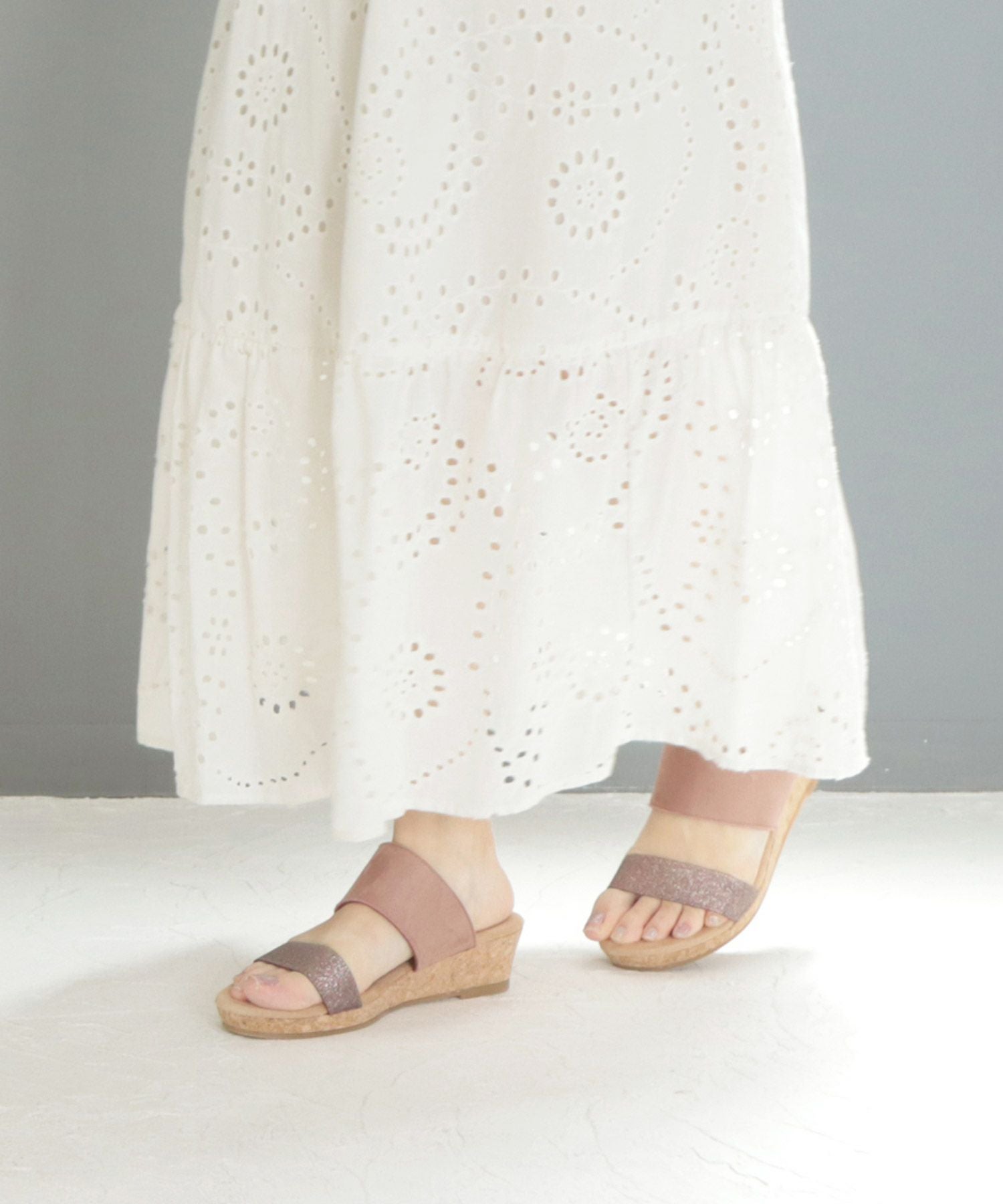 【4E幅広・大きいサイズ】ウェッジソールラメサンダル ▲返品交換不可