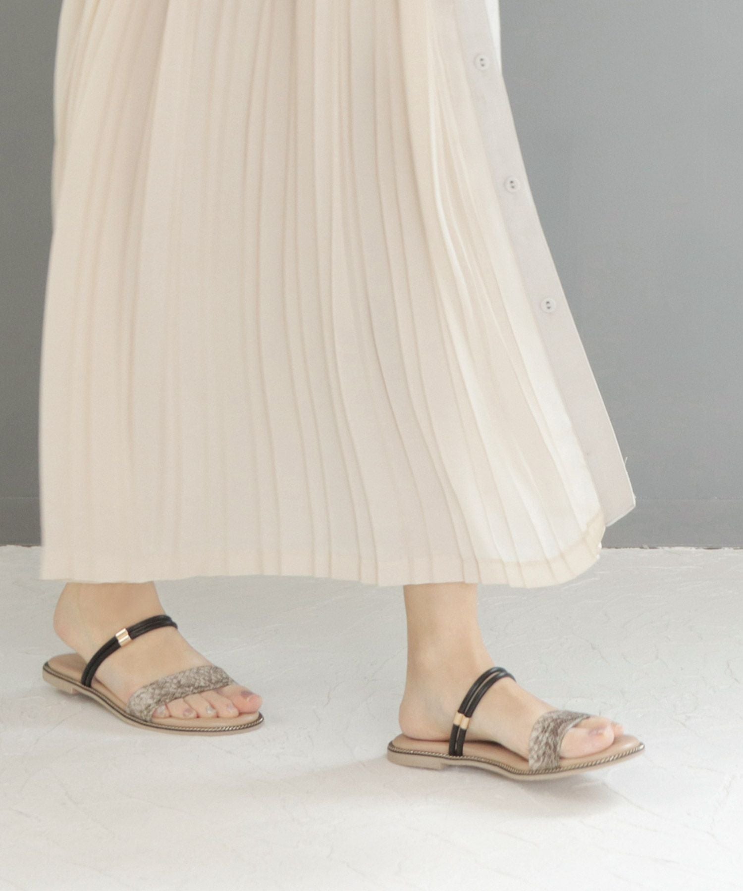 【4E幅広・大きいサイズ】ストラップフラットサンダル ▲返品不可