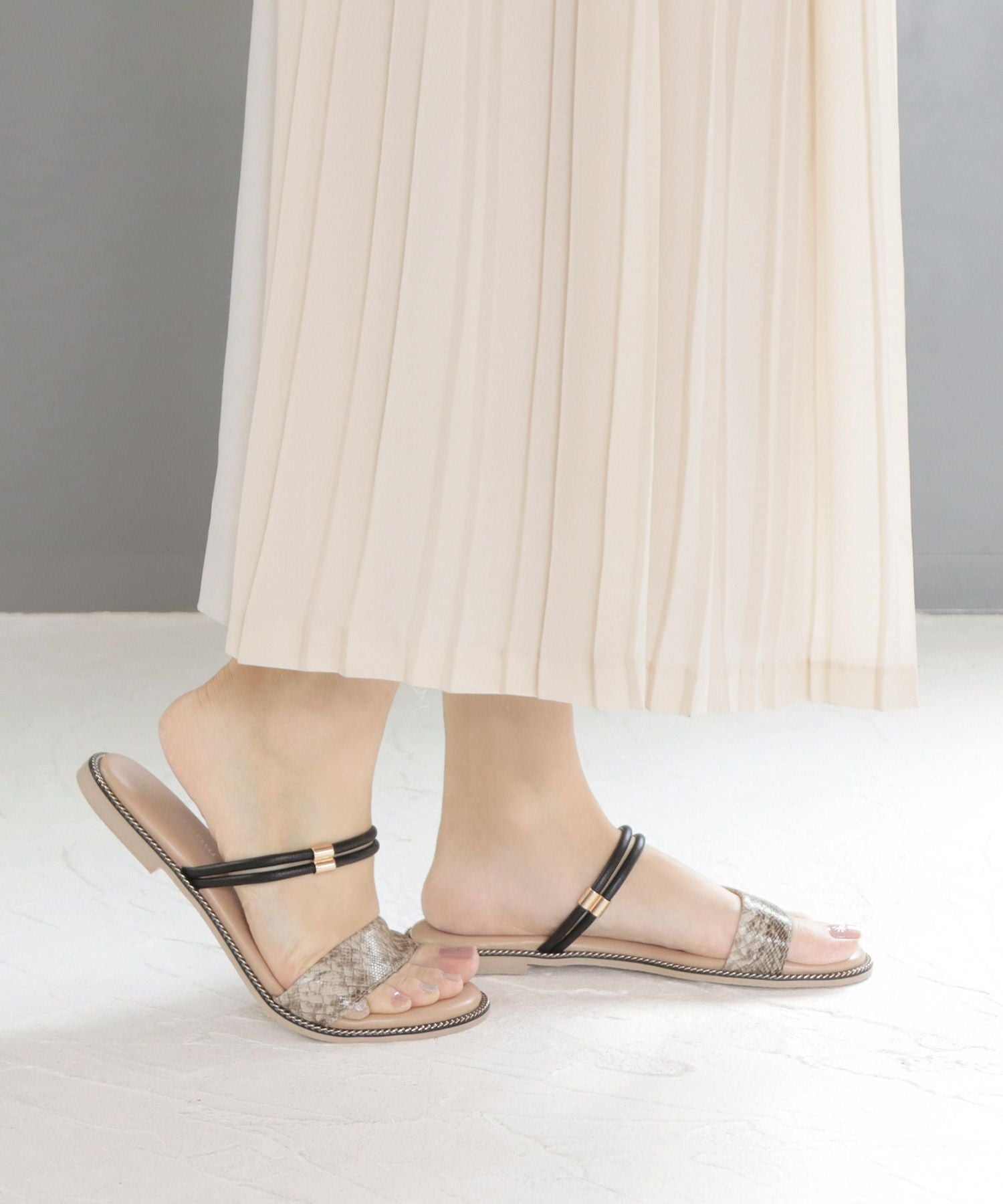 【4E幅広・大きいサイズ】ストラップフラットサンダル ▲返品不可