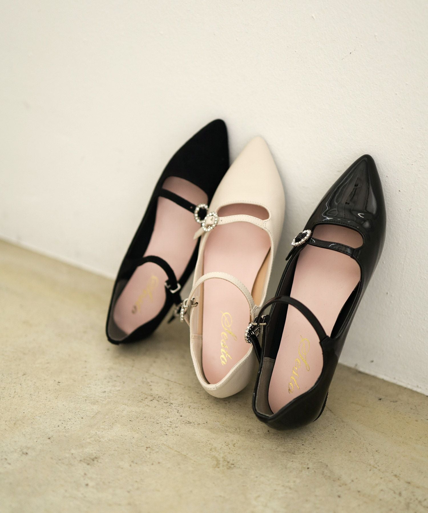 ビジューバックルダブルストラップポインテッドトゥフラットパンプス