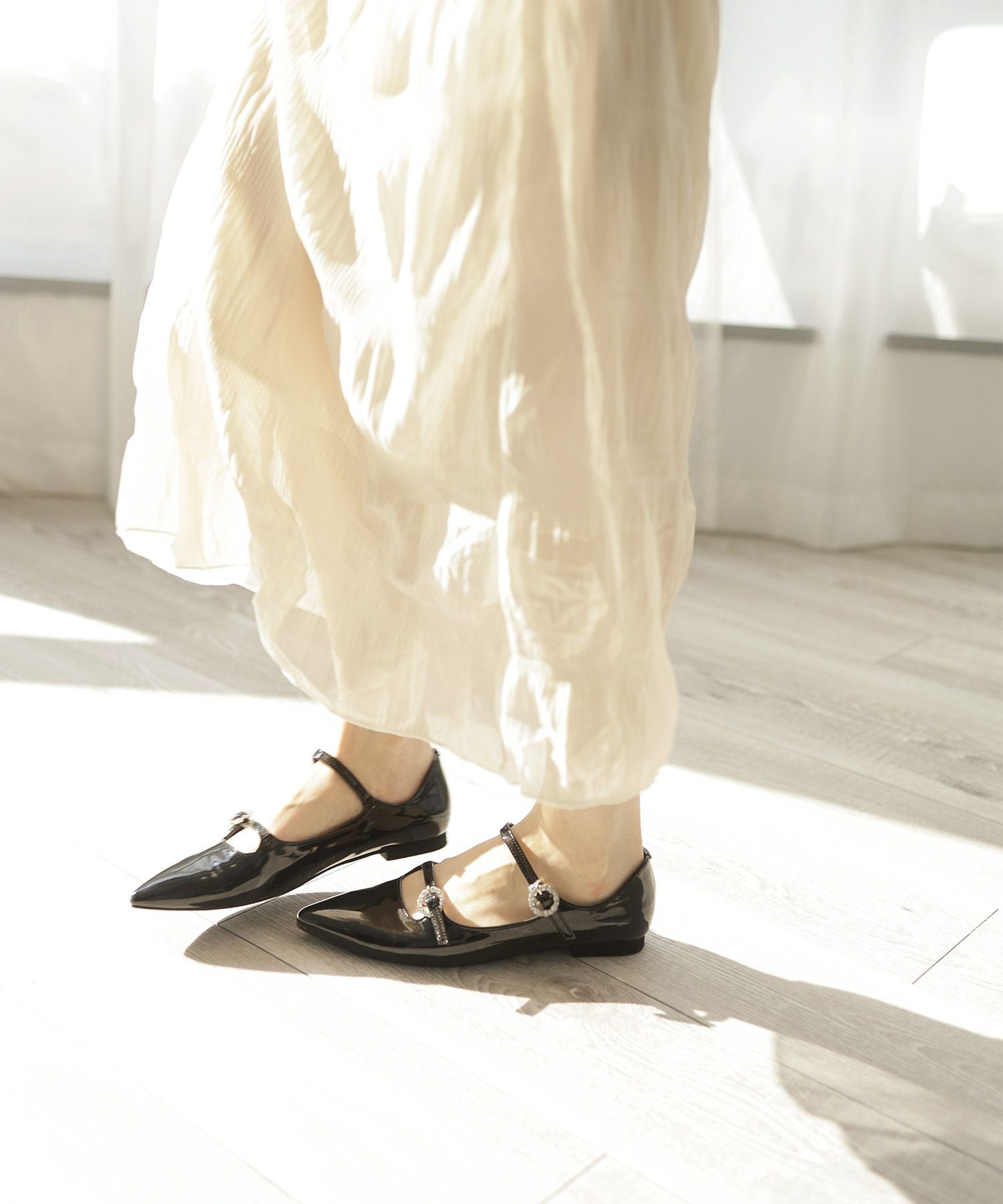 ビジューバックルダブルストラップポインテッドトゥフラットパンプス