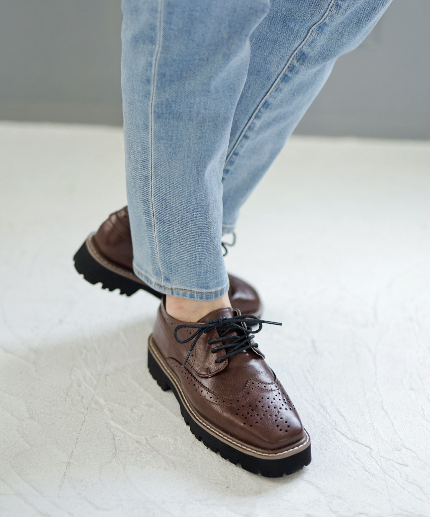 軽量ソールのウイングチップレースアップマニッシュシューズ | SESTO