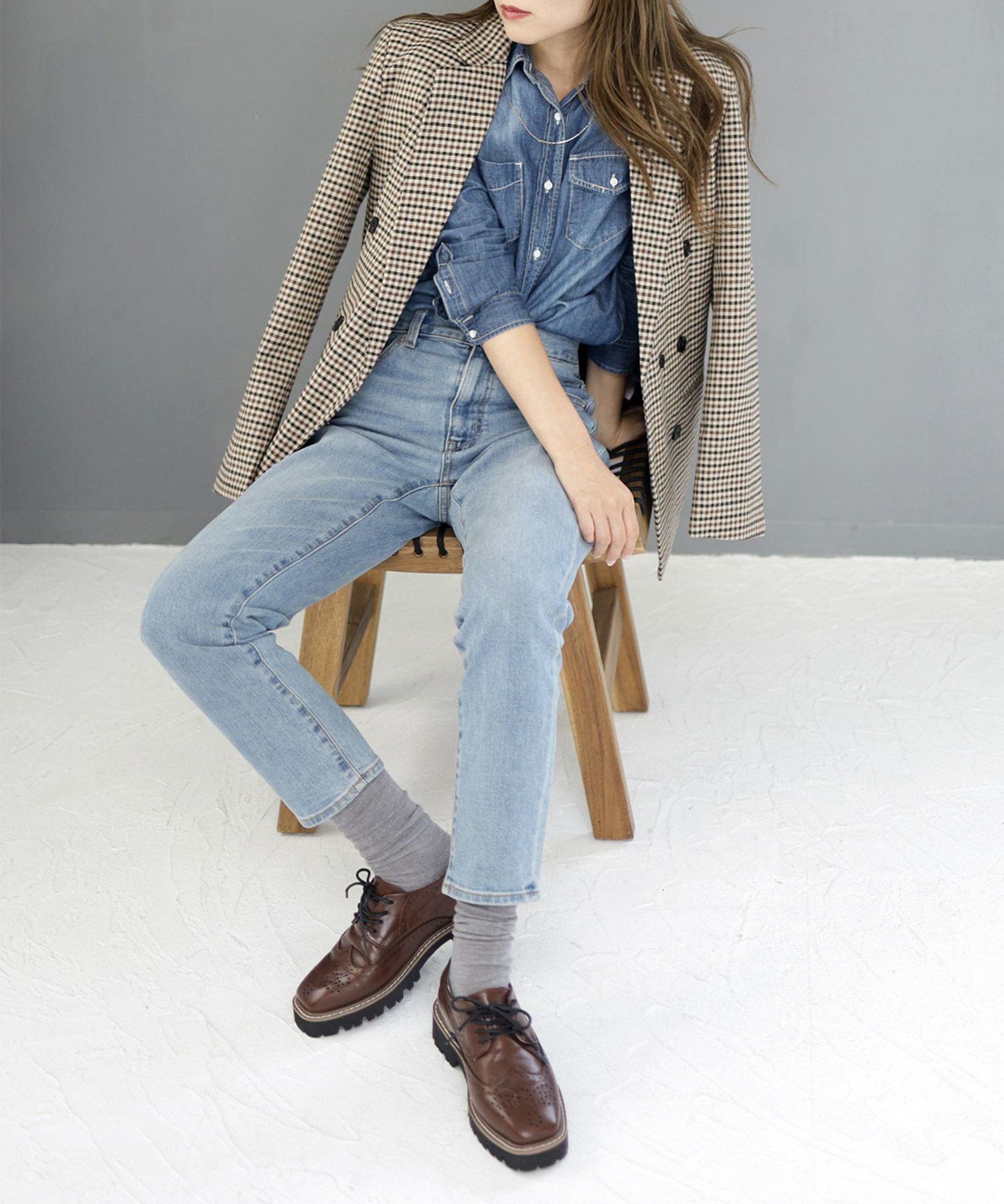 軽量ソールのウイングチップレースアップマニッシュシューズ