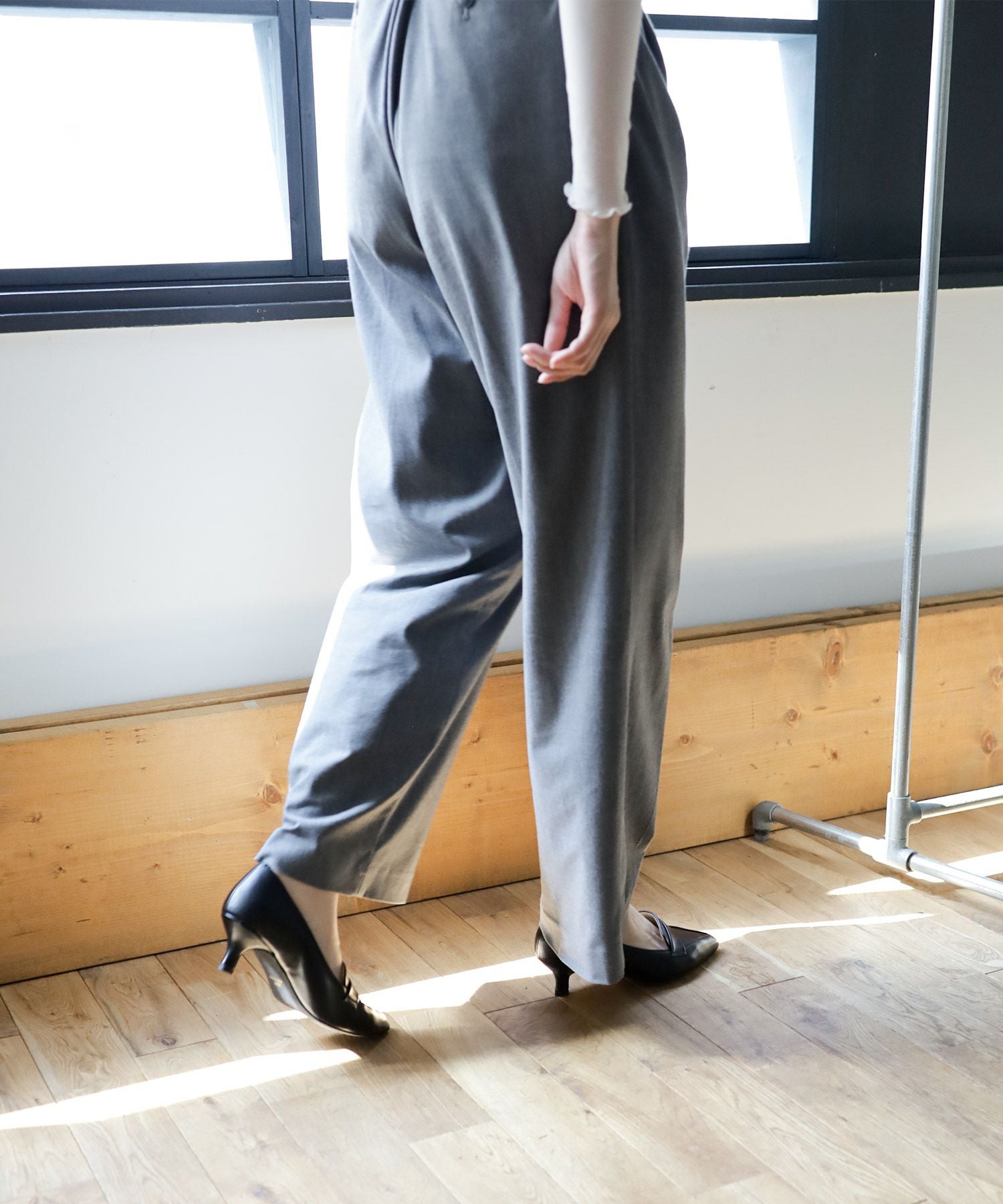 ミドルヒールポインテッドトゥローファーパンプス