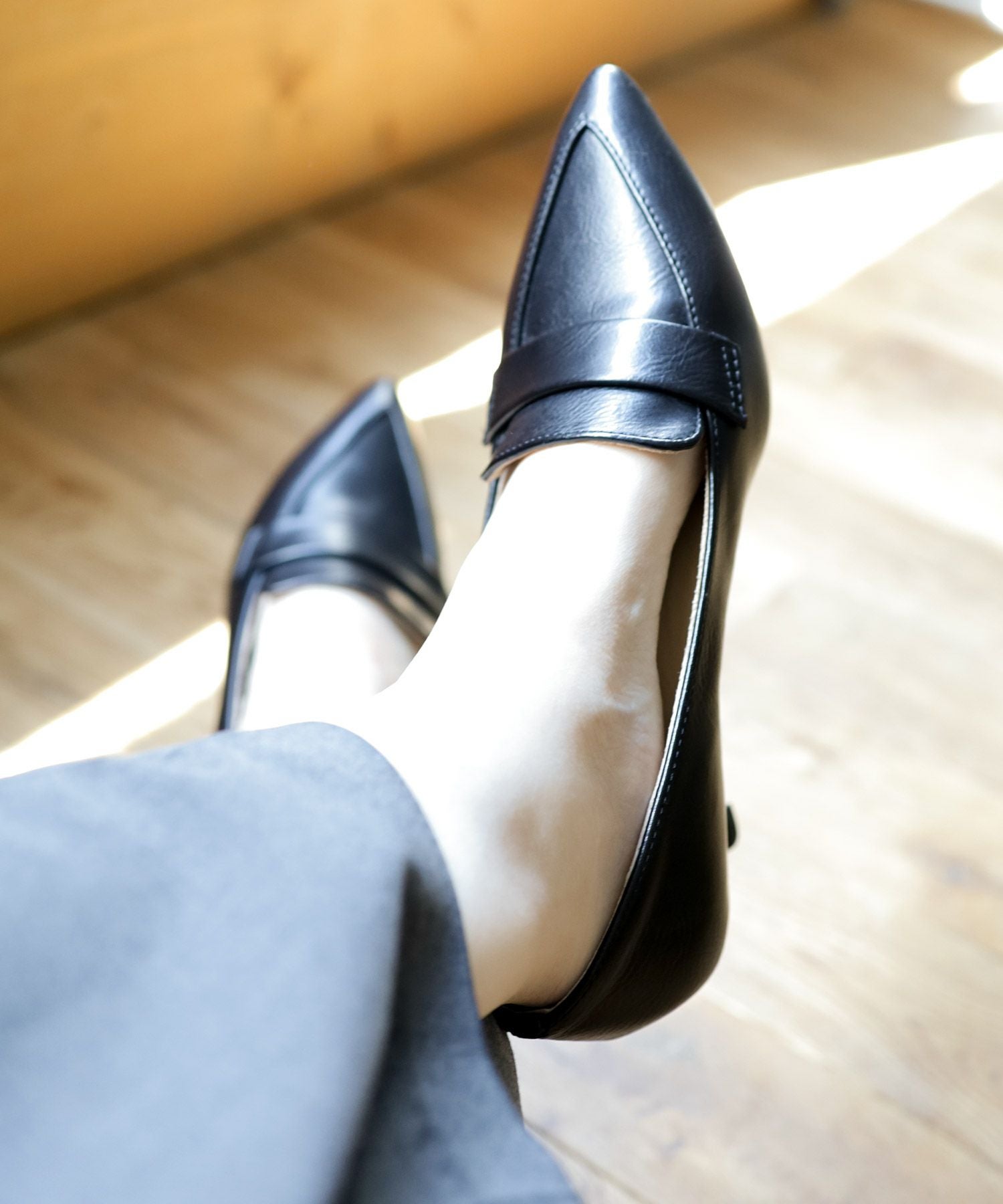 ミドルヒールポインテッドトゥローファーパンプス