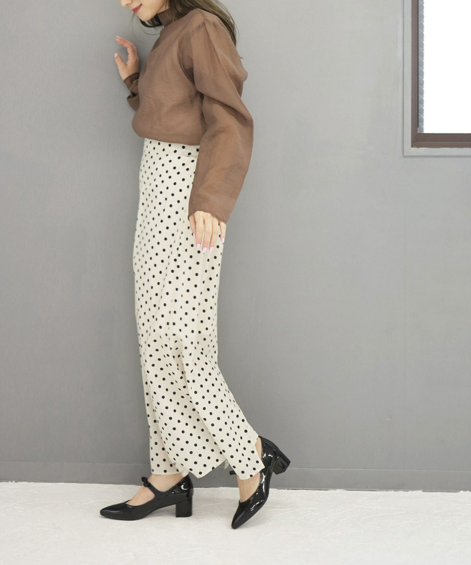 リボンストラップミドルヒールポインテッドトゥパンプス